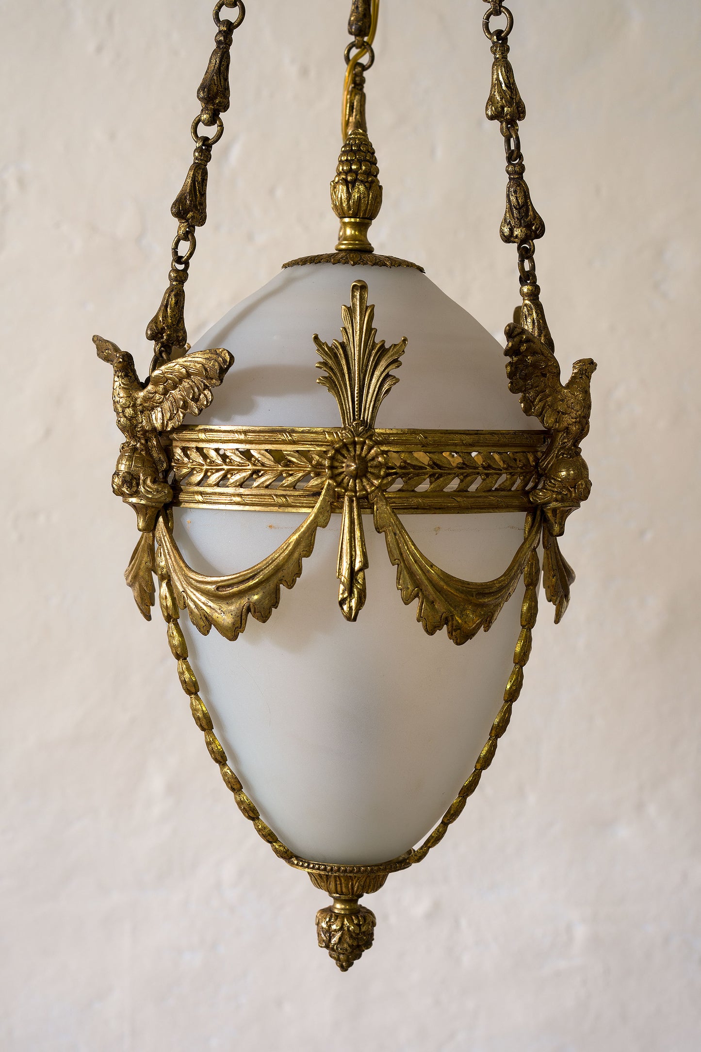 Lanterna Impero Antica in bronzo dorato e globo in vetro - Lo Stile Italiano