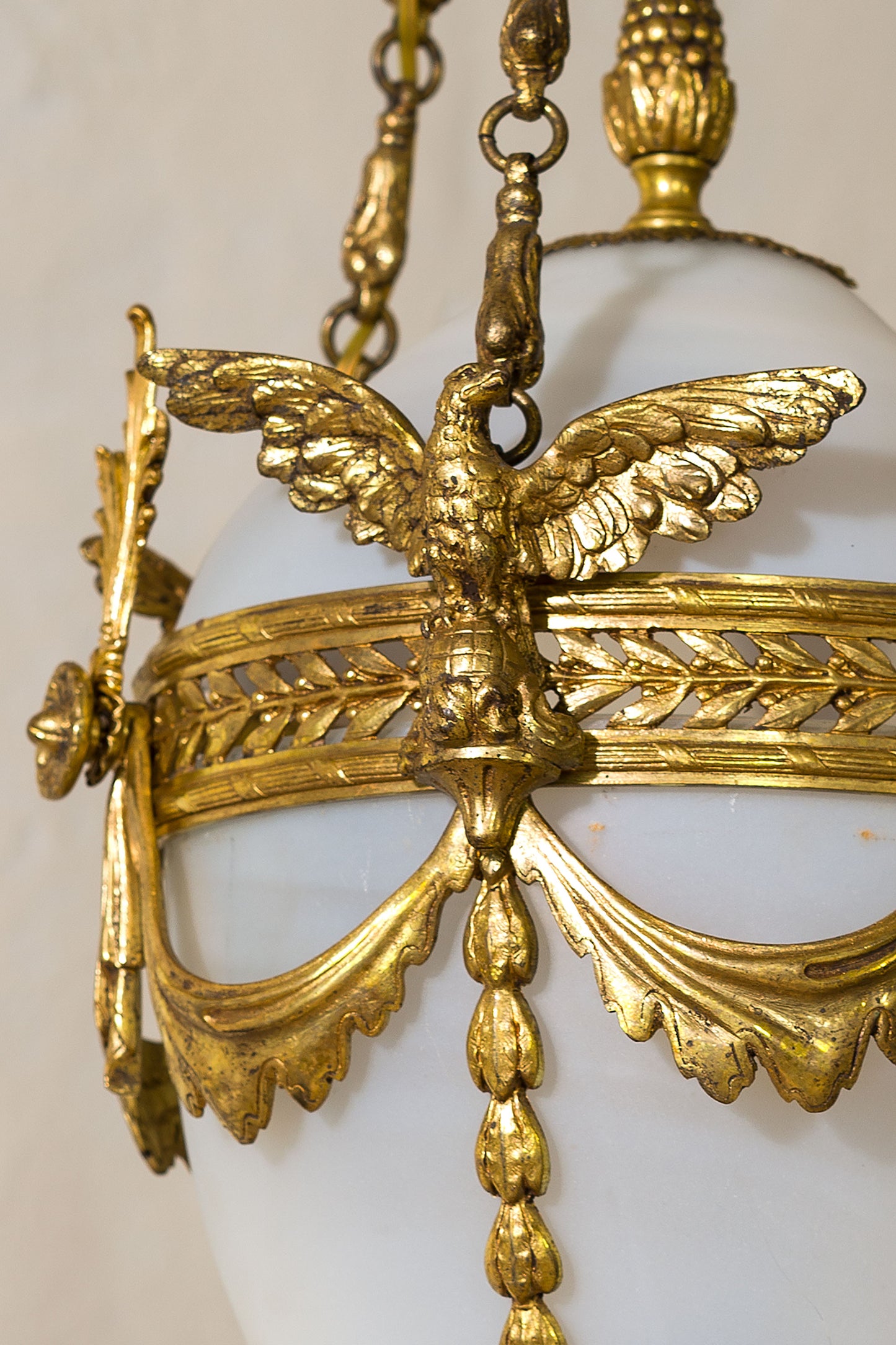 Lanterna Impero Antica in bronzo dorato e globo in vetro - Lo Stile Italiano