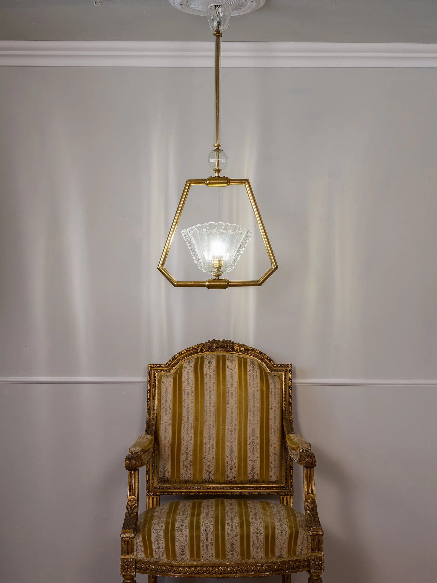 Lampadario in vetro soffiato di Murano con coppa centrale in vetro bullicante | Lo Stile Italiano