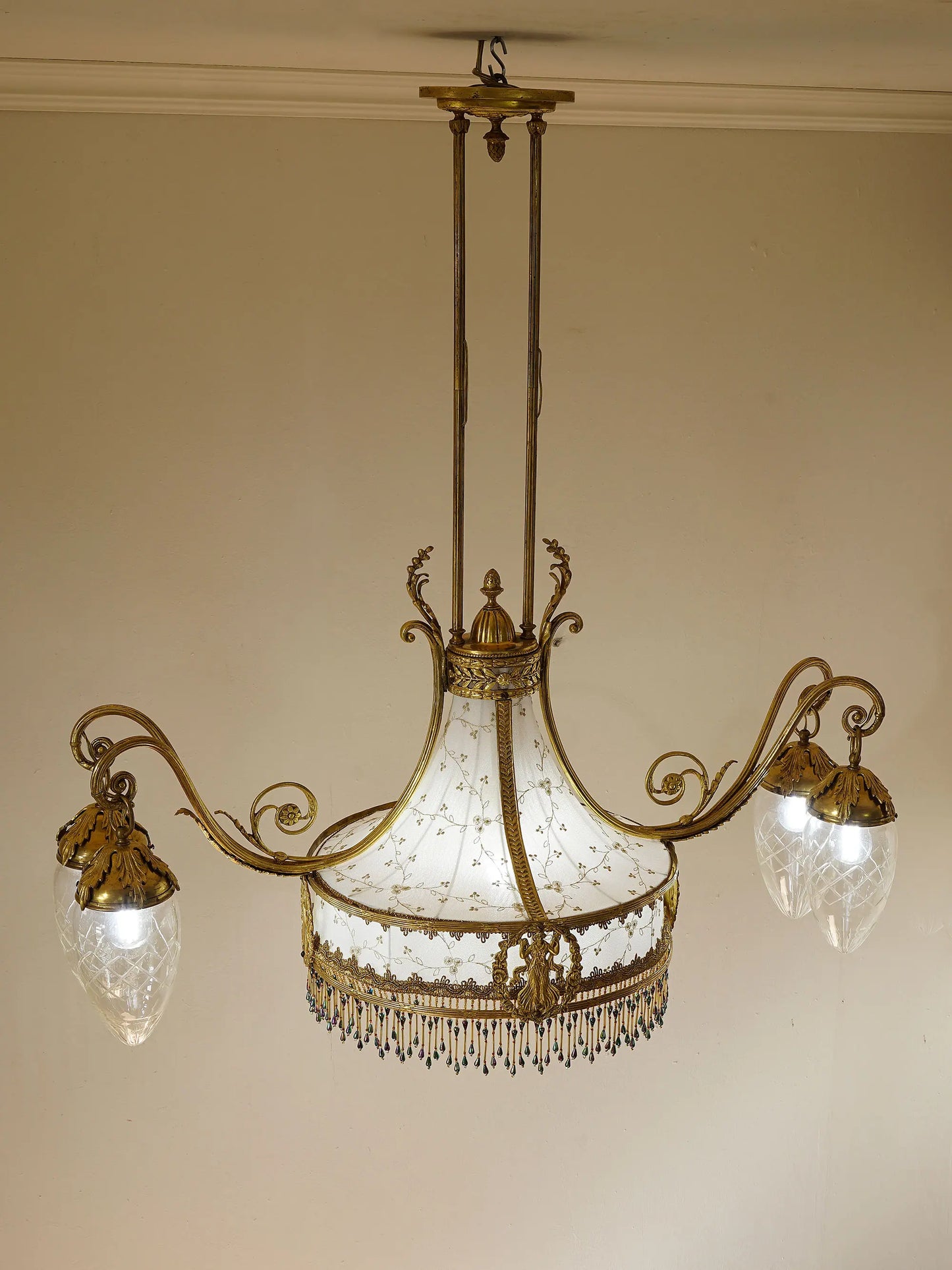 Lampadario Liberty con paralume in tulle. |Lo Stile Italiano