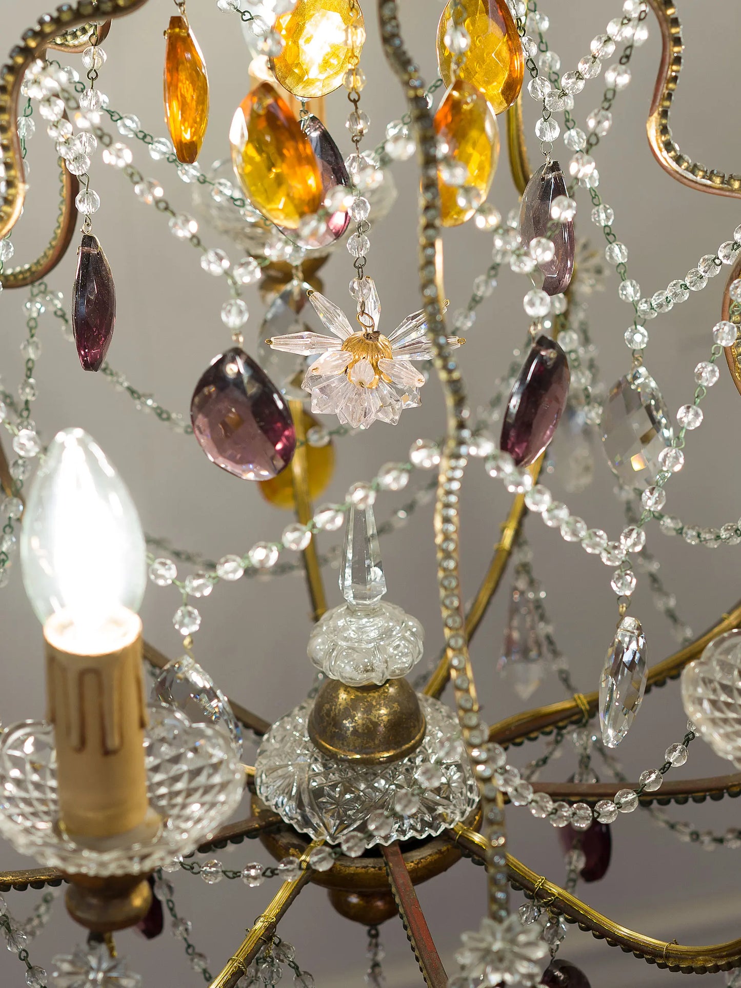 Particolare del puntale decorativo su lampadario fiorentino in ferro | Lo-Stile-Italiano