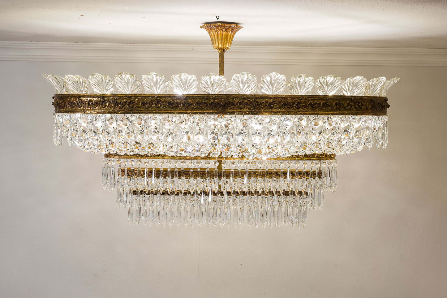 Grande Plafoniera (Lampadario) ovale di cristallo a 8 luci, stile Impero - Lo Stile Italiano