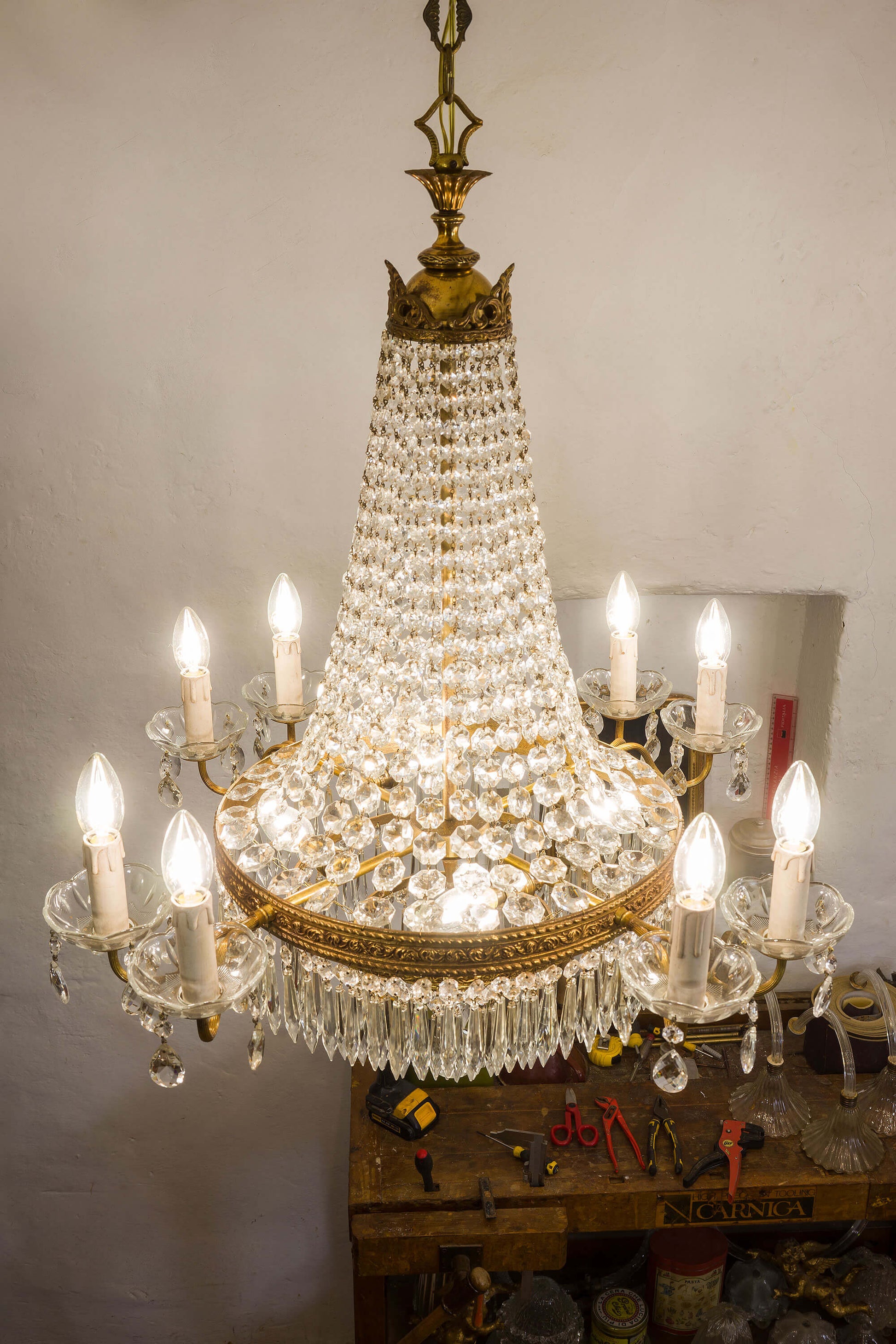 Coppia di lampadari in cristallo e vetro a 12 luci - Lo Stile Italiano