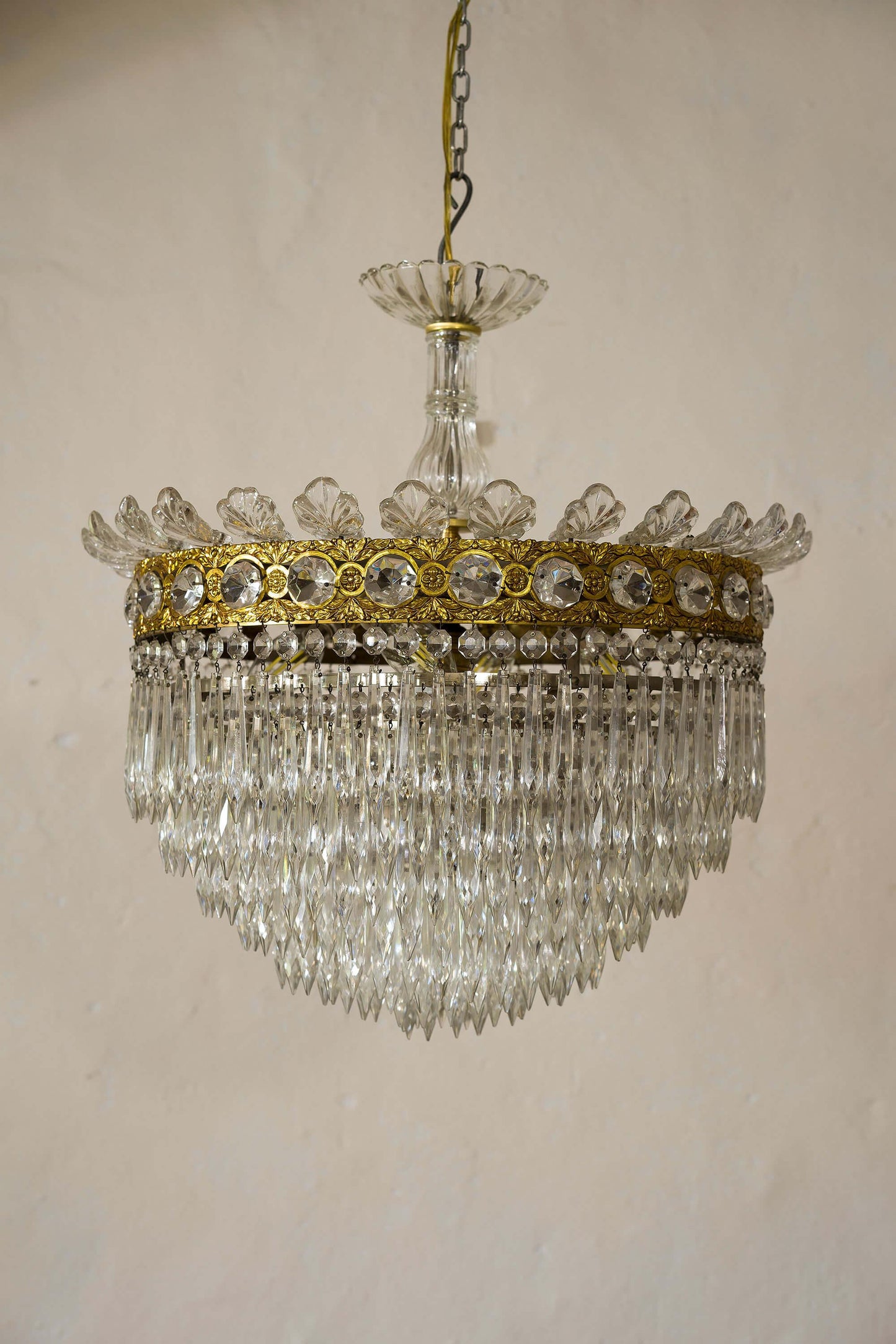Plafoniera Stile Impero con Cristalli Pendenti, Italia 1950 - Lo Stile Italiano