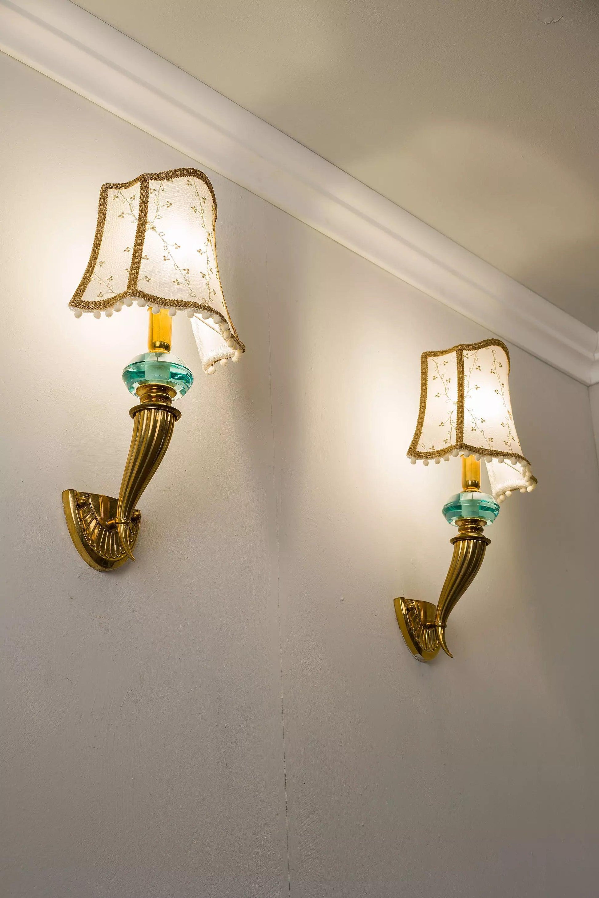 Elegante Coppia di Applique vintage in Ottone a Forma di Cornucopia - Lo Stile Italiano