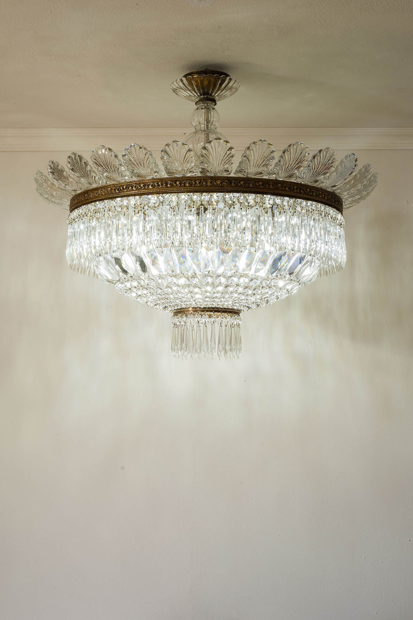 Lampadario originale degli anni '30 e '40 accuratamente restaurato. | Lo Stile Italiano