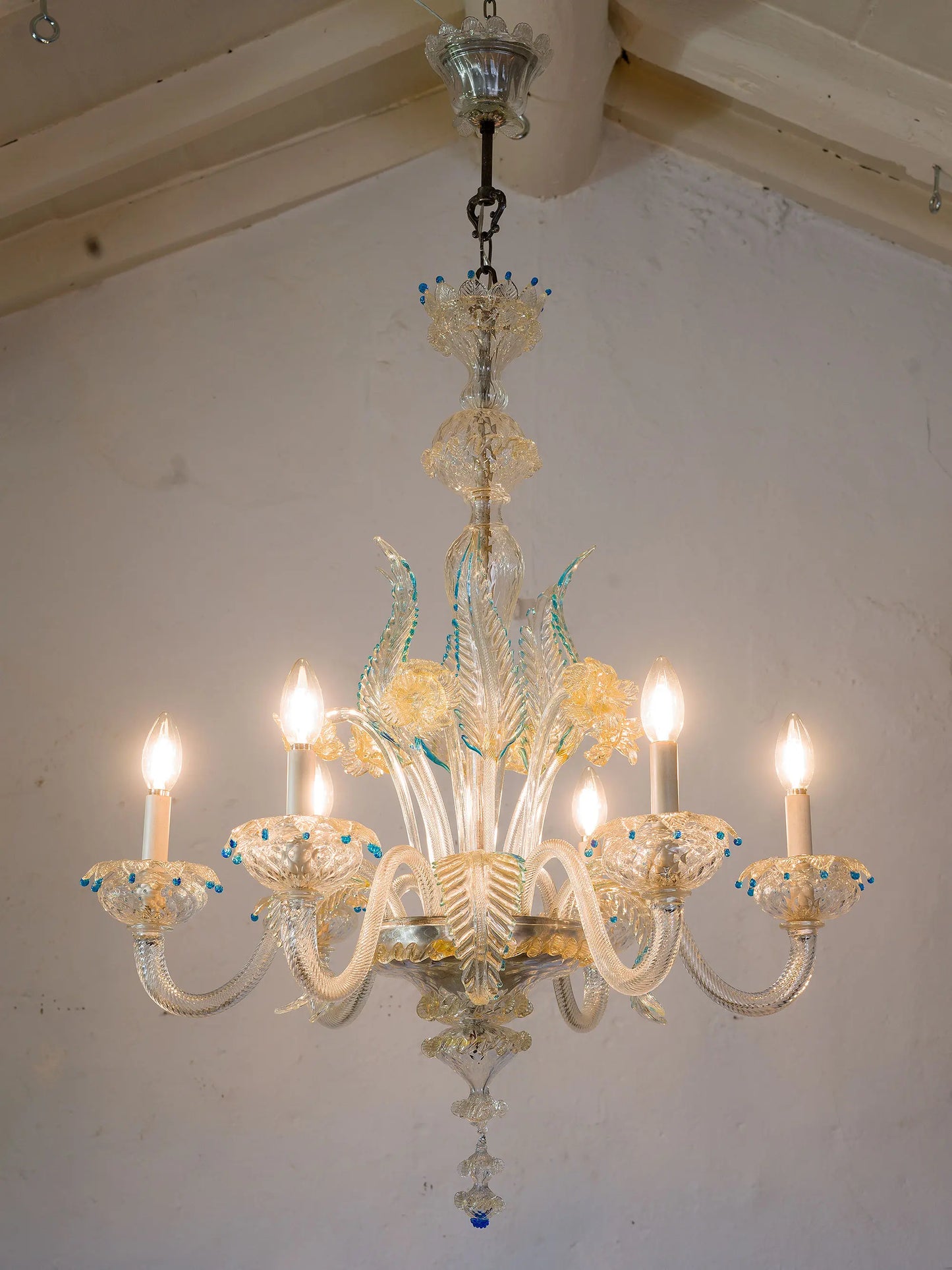 Lampadario anni ’40 di Murano con eleganti motivi floreali in vetro soffiato | Lo Stile Italiano