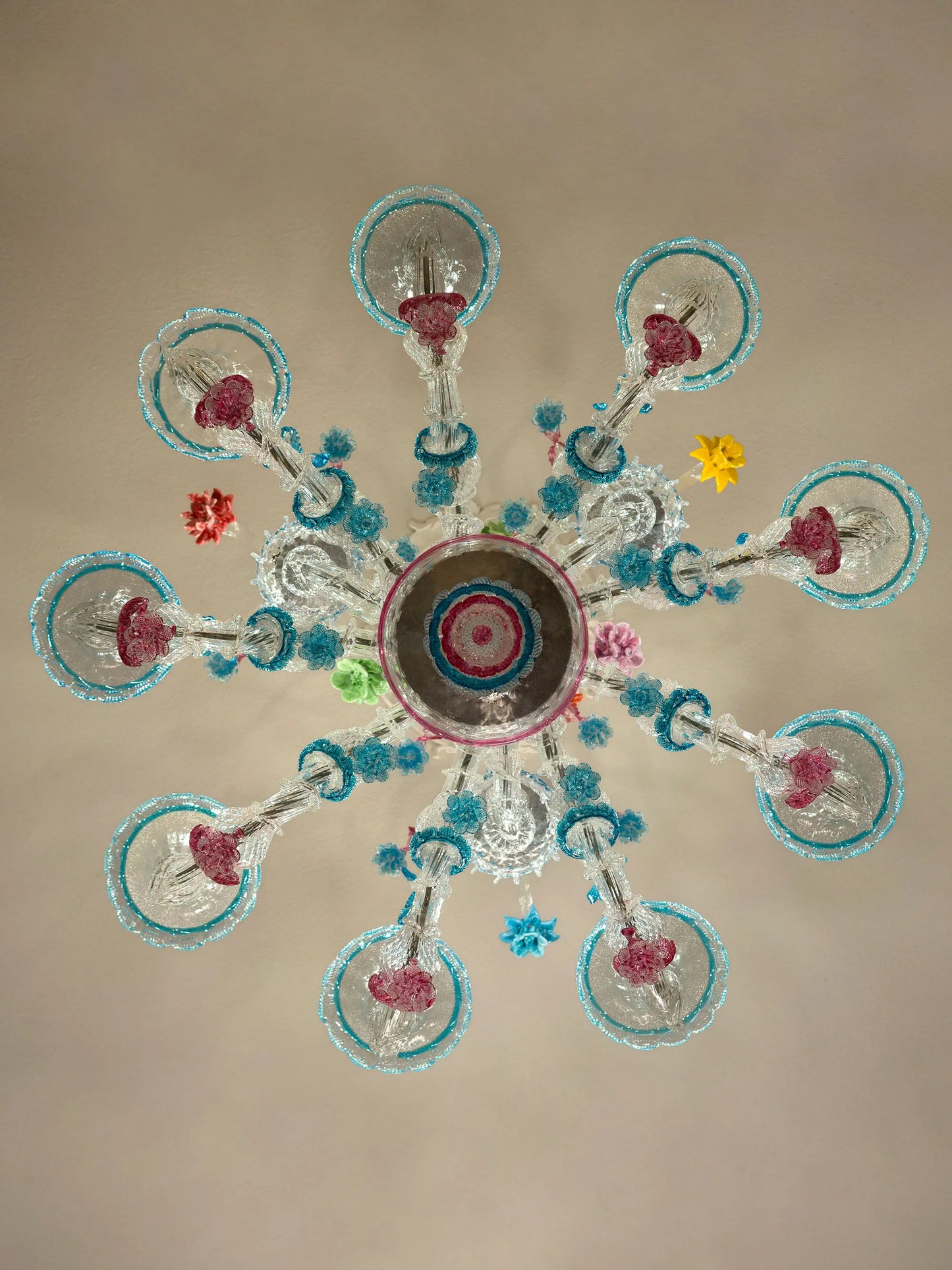 Lampadario antico di Murano visto dal basso, con nove bracci | Lo Stile Italiano