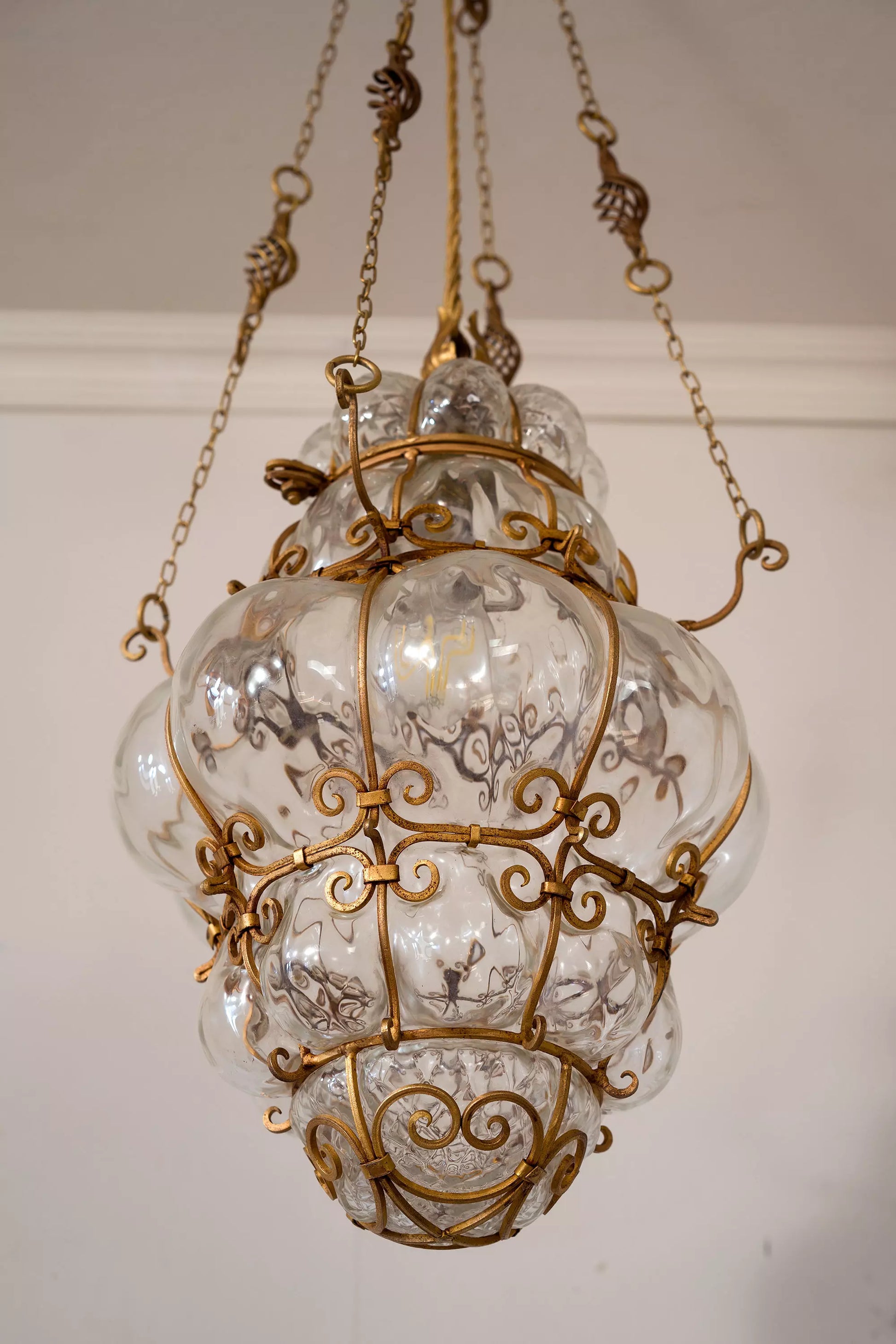 Lanterna in vetro soffiato di Murano ingabbiato con telaio in ferro battuto, Italia anni '60 - Lo Stile Italiano