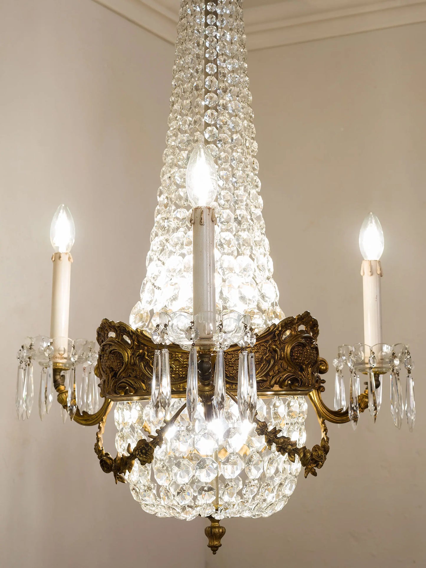 Lampadario Antico in stile Impero con 3 candele esterne e sei luci interne. | Lo Stile Italiano