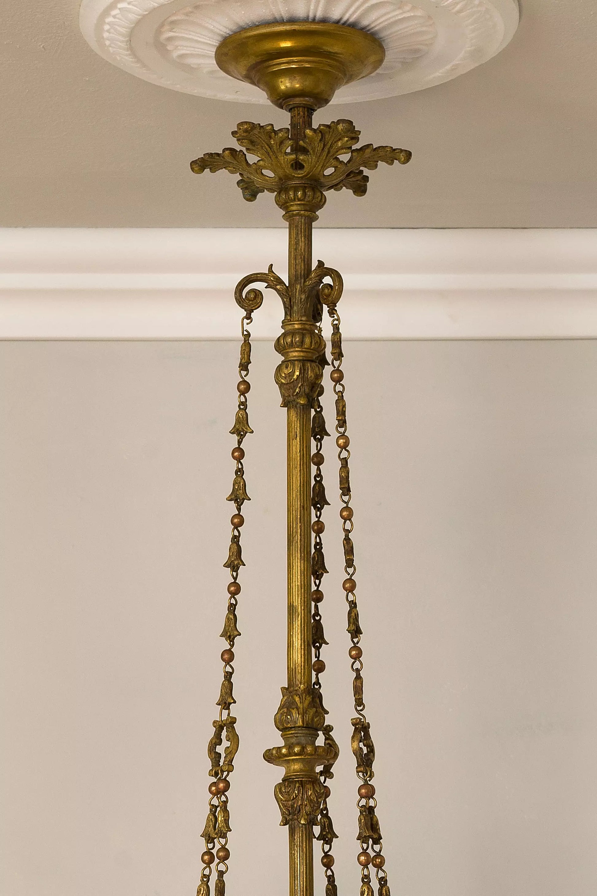 Lampadario Art Nouveau periodo 1920 a 9 luci, con paralumi vetro - Lo Stile Italiano