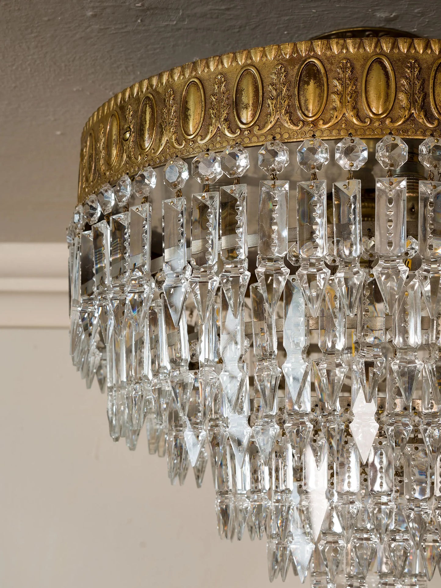 Plafoniera da soffitto vintage restaurata, con vetri molati concentrici. | Lo Stile Italiano