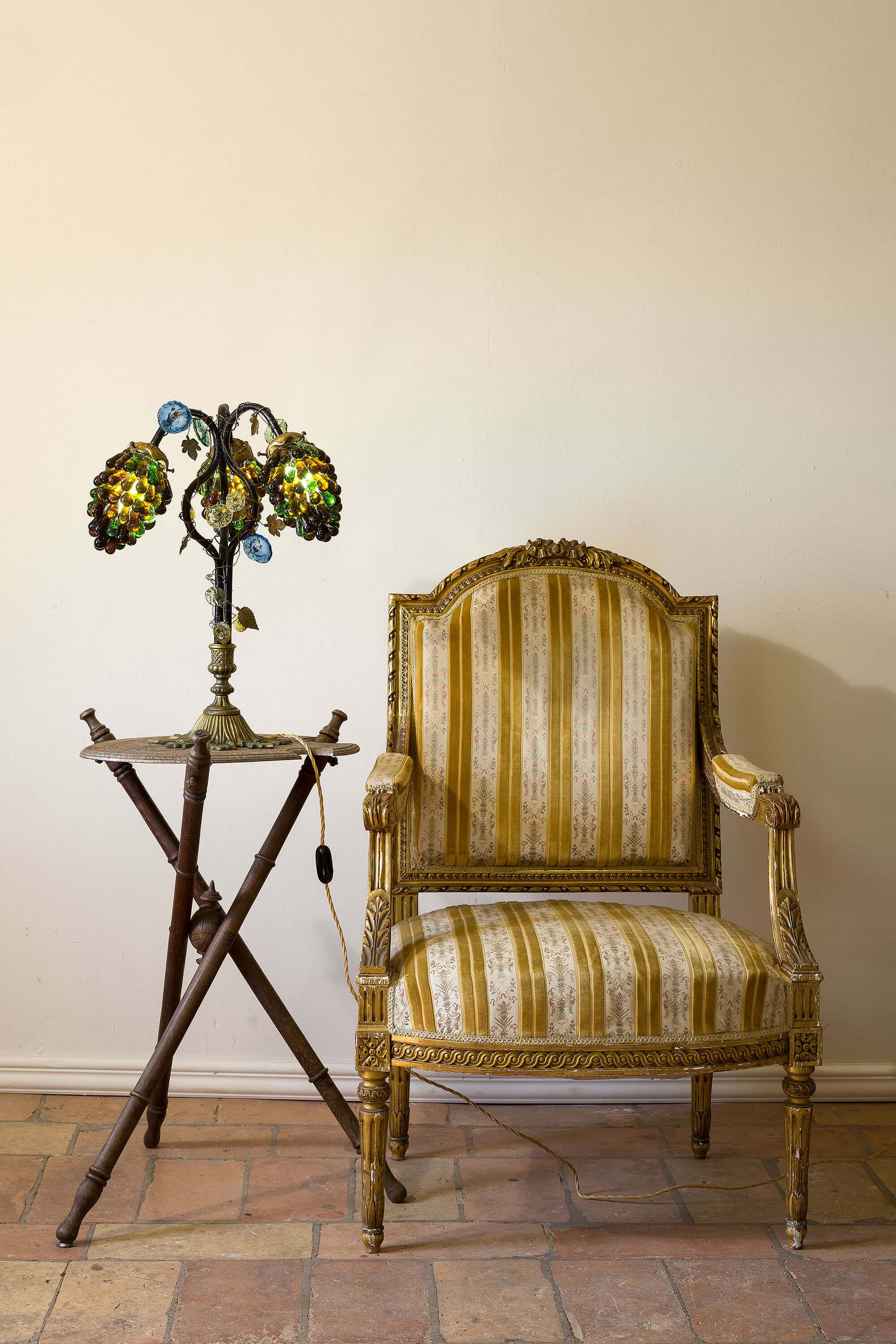 Lampada Art Nouveau con Paralumi in Vetro di Murano a Forma di Grappoli d'Uva - Lo Stile Italiano