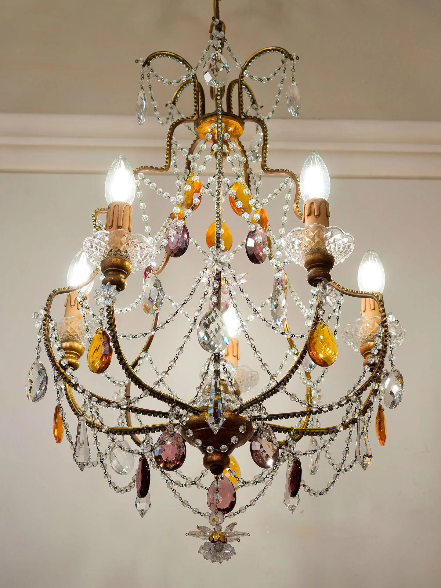 Lampadario fiorentino in ferro dorato con gocce ambra e ametista | Lo-Stile-Italiano