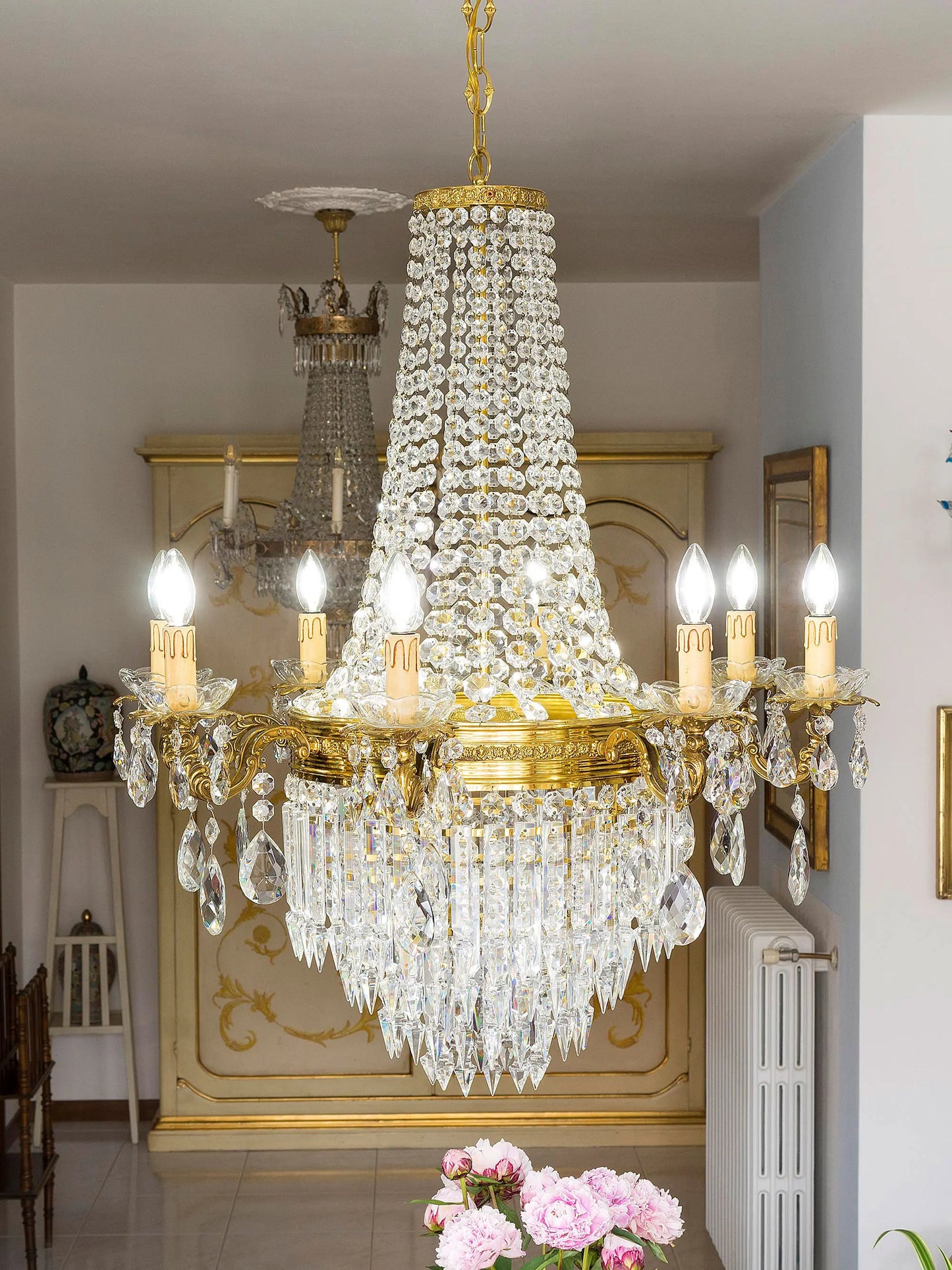 Lampadario Impero in ottone dorato con cristalli molati | Lo Stile Italiano