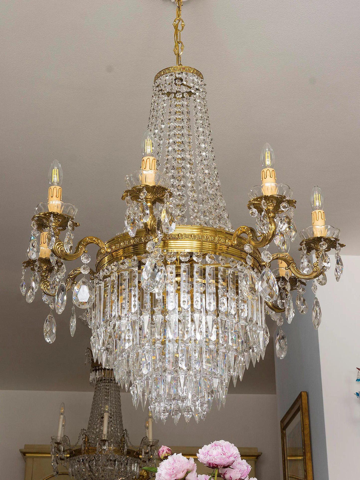 Importante lampadario Stile Impero con prismi di cristallo sfaccettato | Lo Stile Italiano
