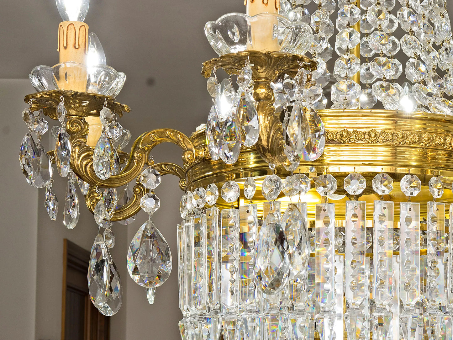 Elegante lampadario a otto luci in stile Impero | Lo Stile Italiano