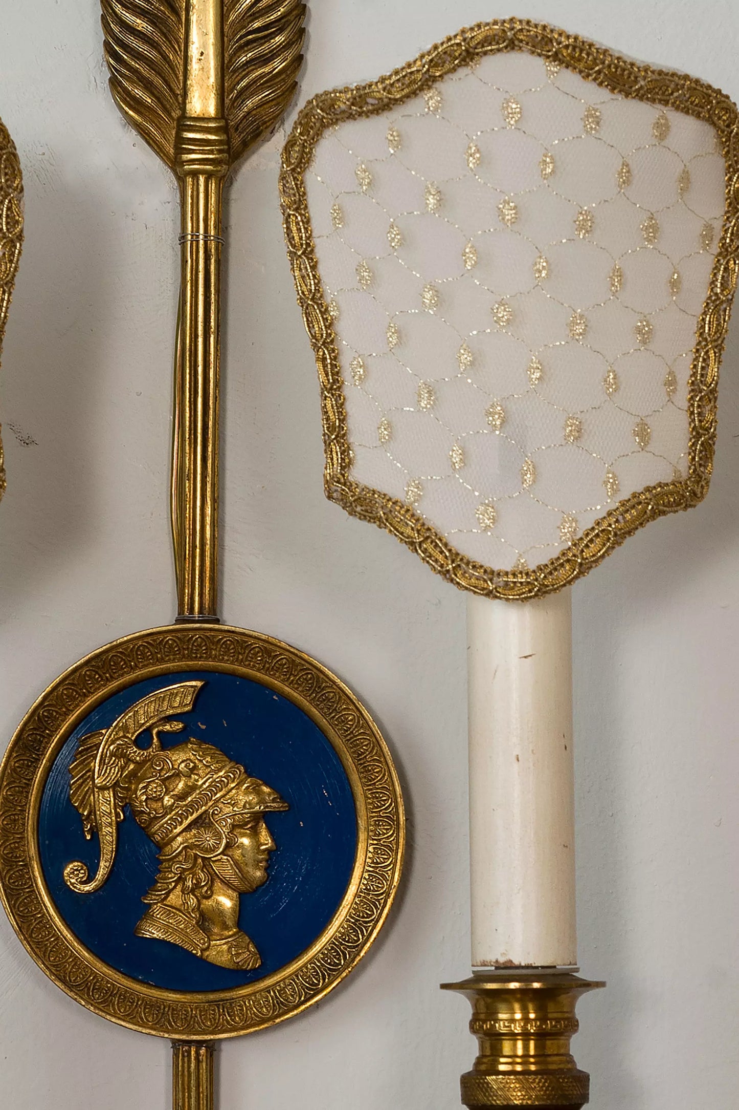 Elegante Coppia di lampade a muro Vintage in Stile Neoclassico a due luci - Lo Stile Italiano