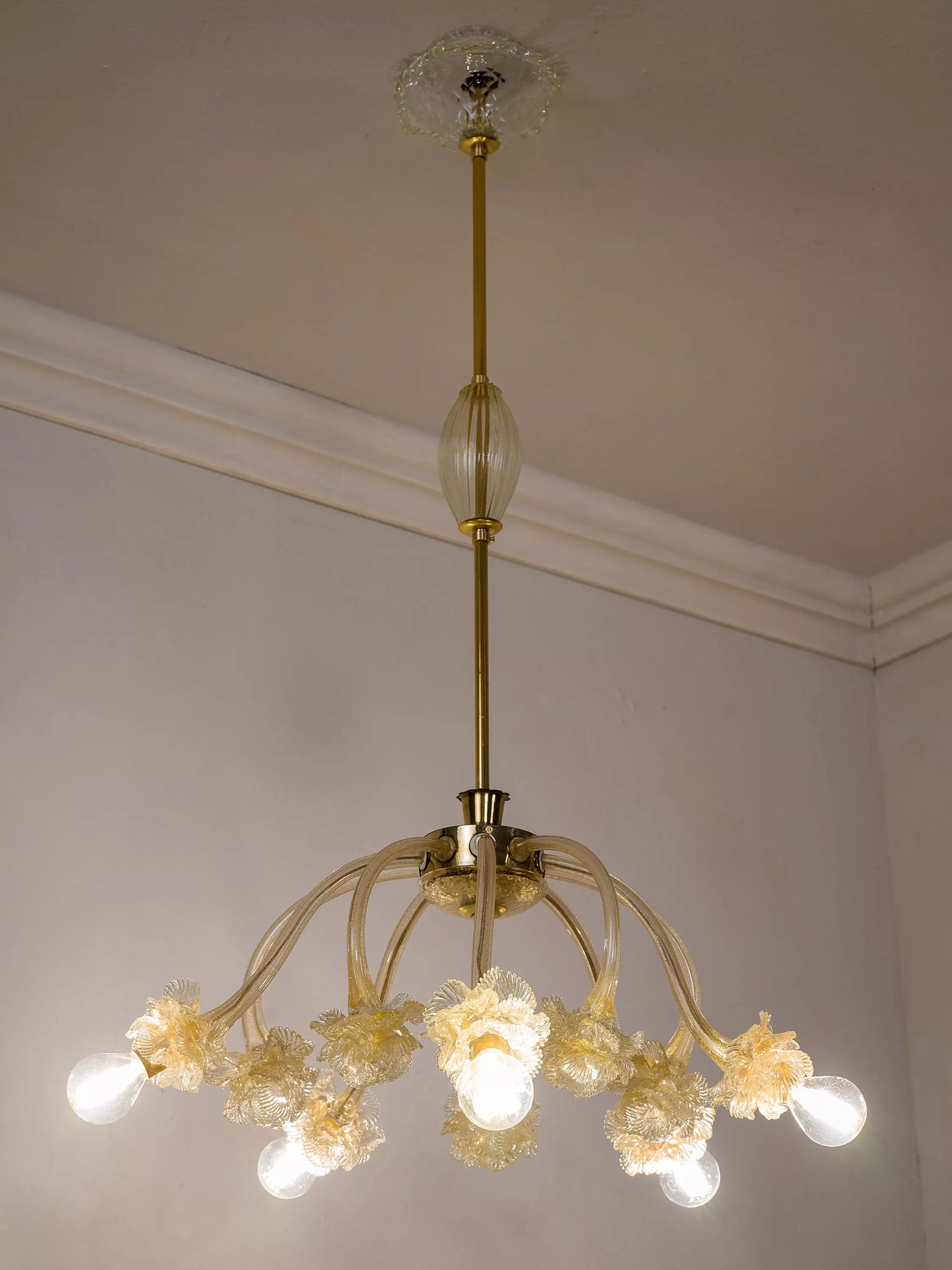 Lampadario Murano originale in vetro soffiato con struttura in ottone.| Lo Stile Italiano