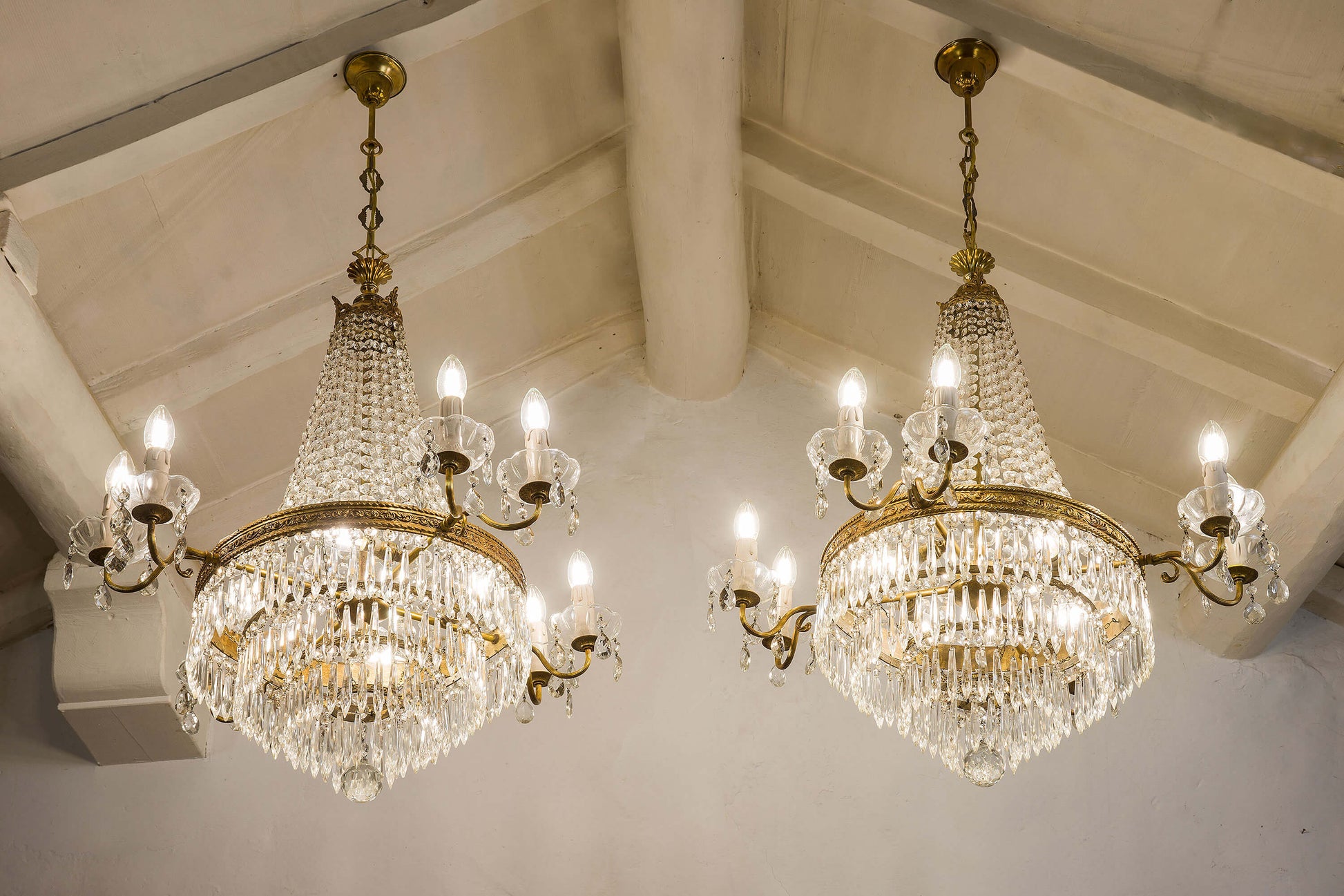 Coppia di lampadari in cristallo e vetro a 12 luci - Lo Stile Italiano