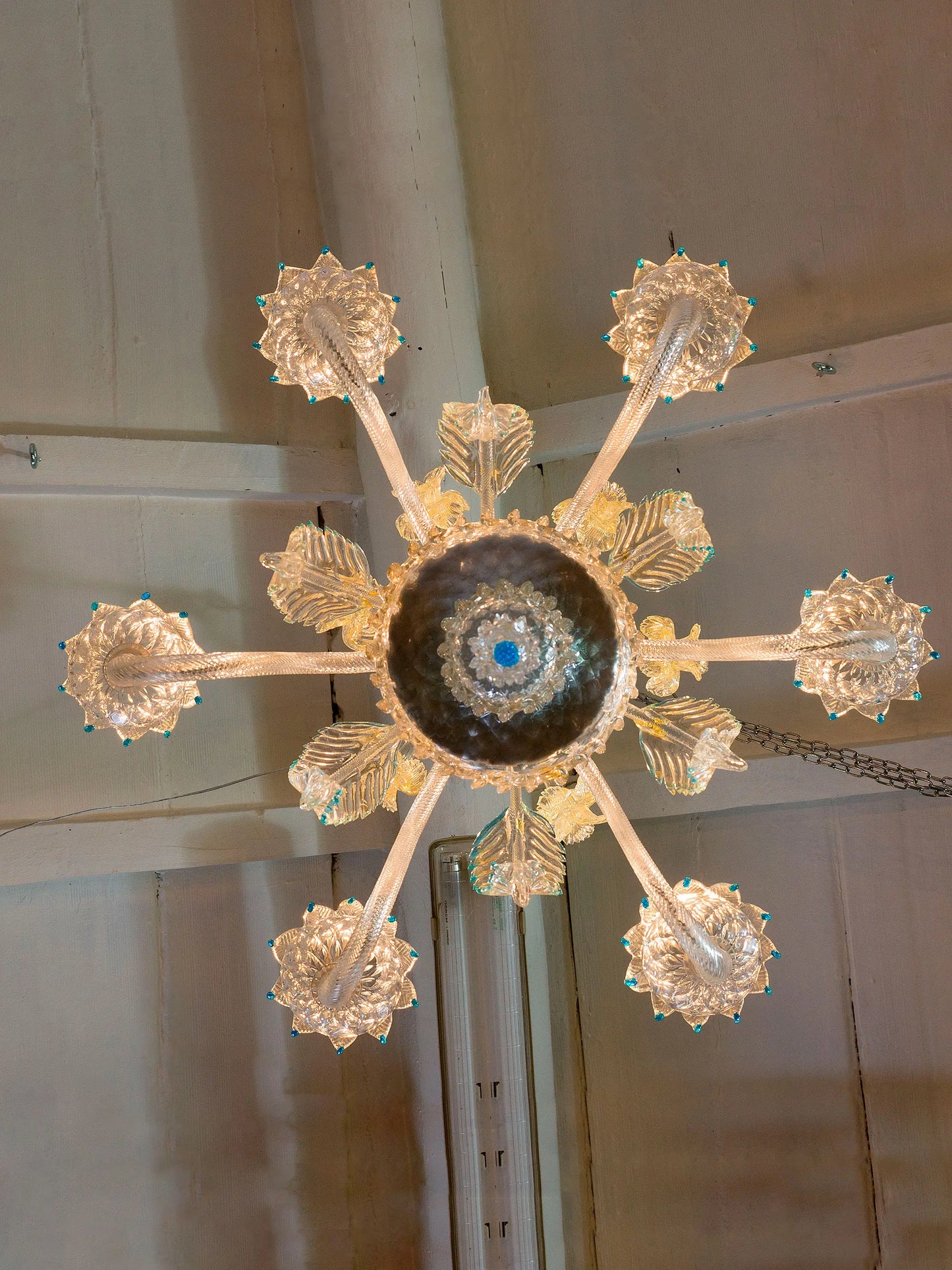 Lampadario di Murano anni ’50 in vetro soffiato con fiori e foglie | Lo Stile Italiano
