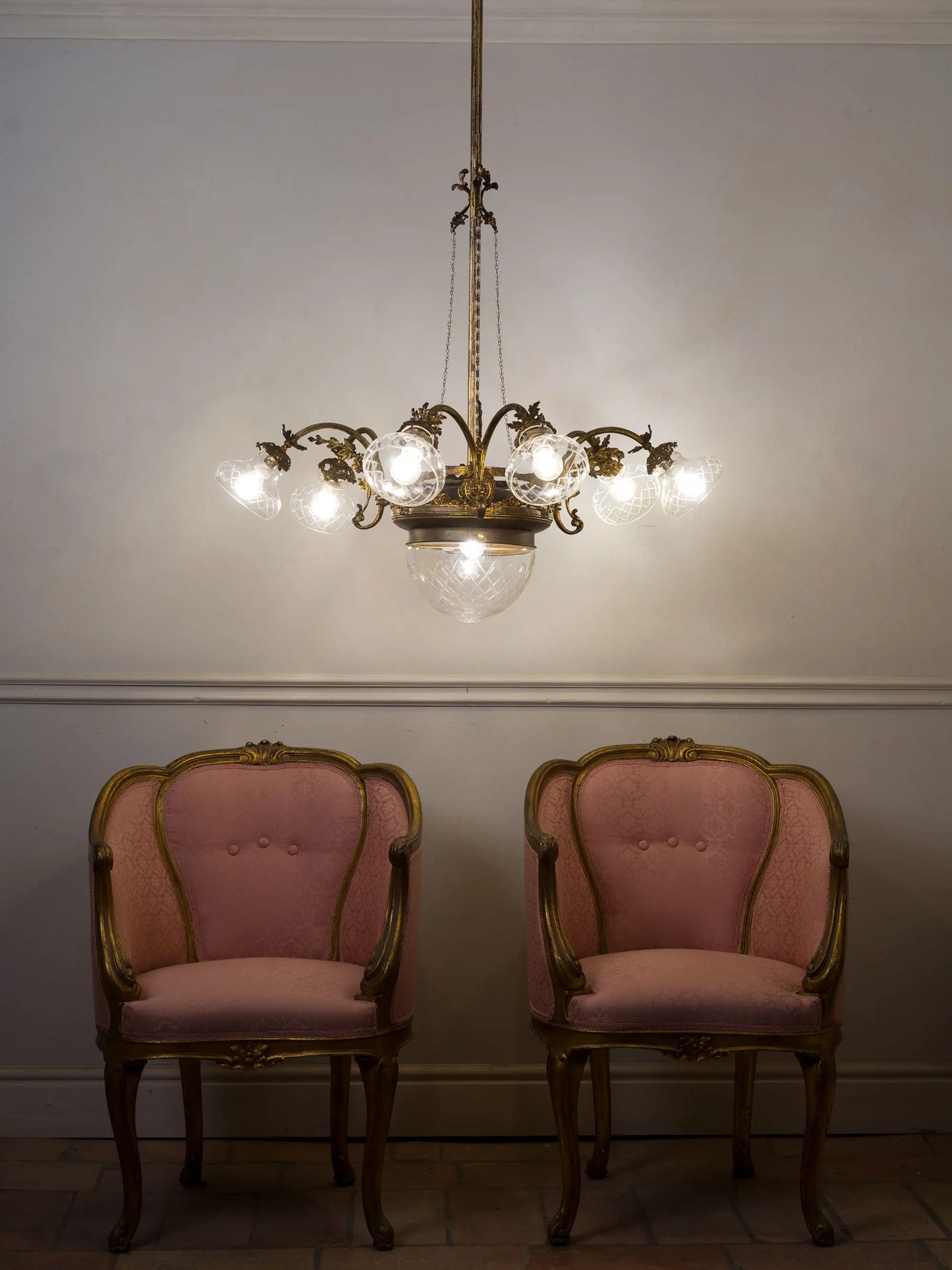 Authentic Italian Art Nouveau chandelier in brass and frosted glass, a symbol of the excellence of 20th-century decorative lighting. | Lo Stile Italiano