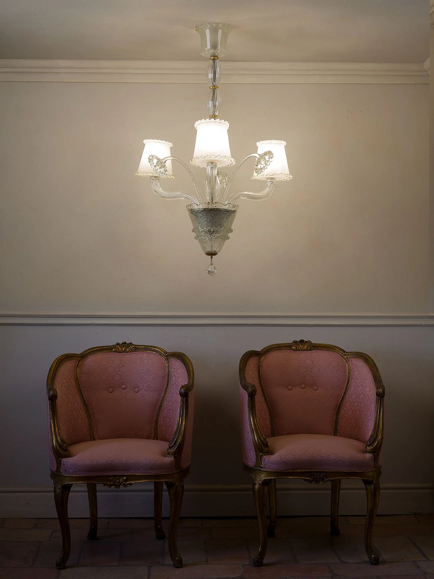 Lampadario Barovier & Toso in vetro di Murano con paralumi satinati anni ’40 ’50 | Lo Stile Italiano