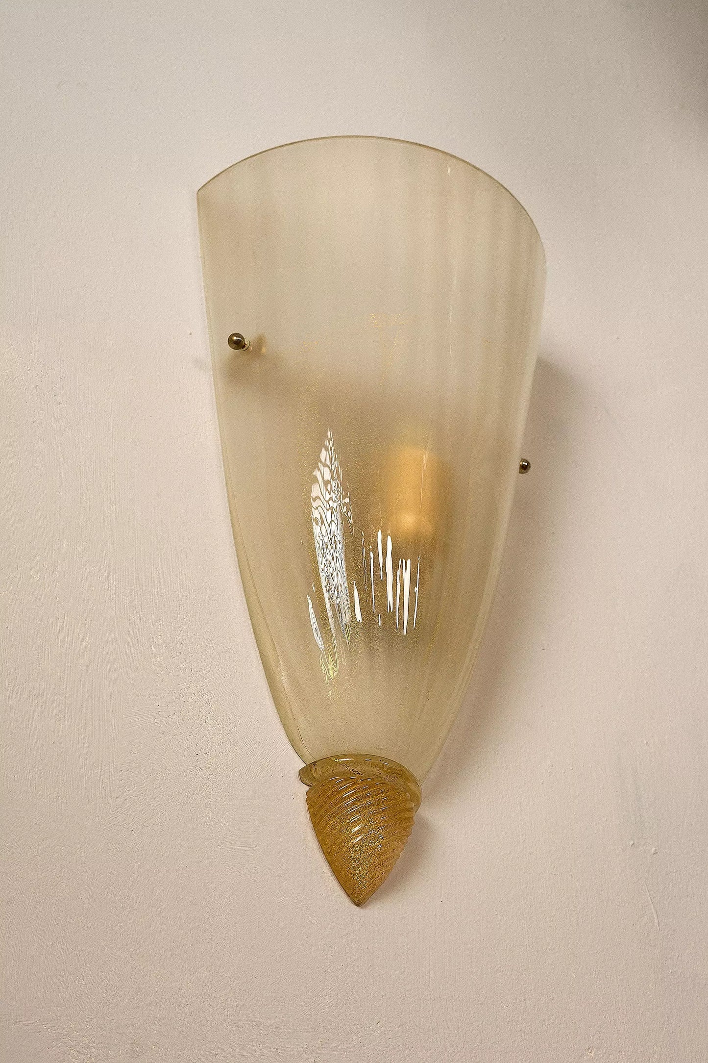 Lampada a muro Vintage Anni '70 in Vetro di Murano con Decorazioni in Foglia Oro Zecchino - Lo Stile Italiano