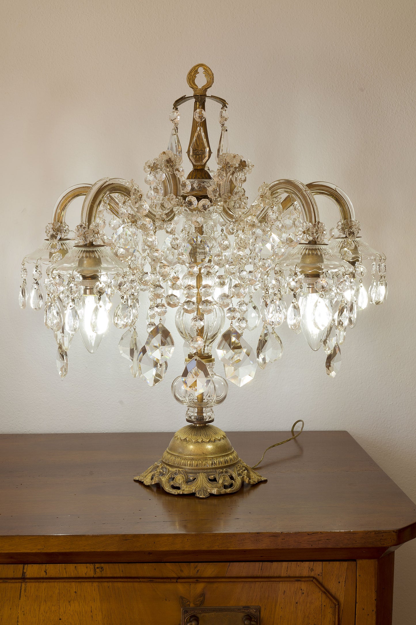Grande Lampada da tavolo di cristallo Stile Maria Teresa, Periodo Anni '40/'50 - Lo Stile Italiano