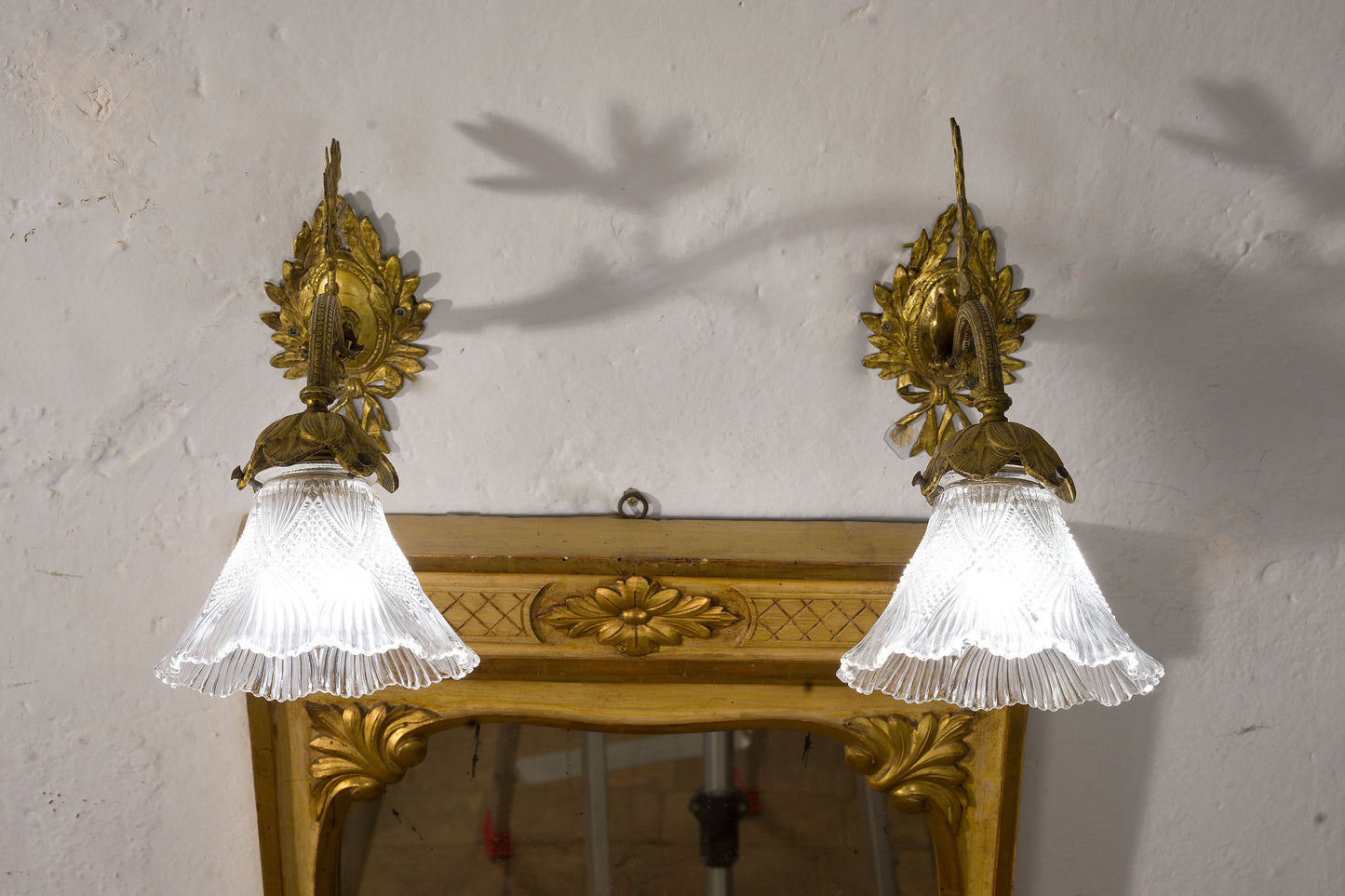Coppia di Applique Art Nouveau (Liberty) con paralume in cristallo, Francia 1910 - Lo Stile Italiano