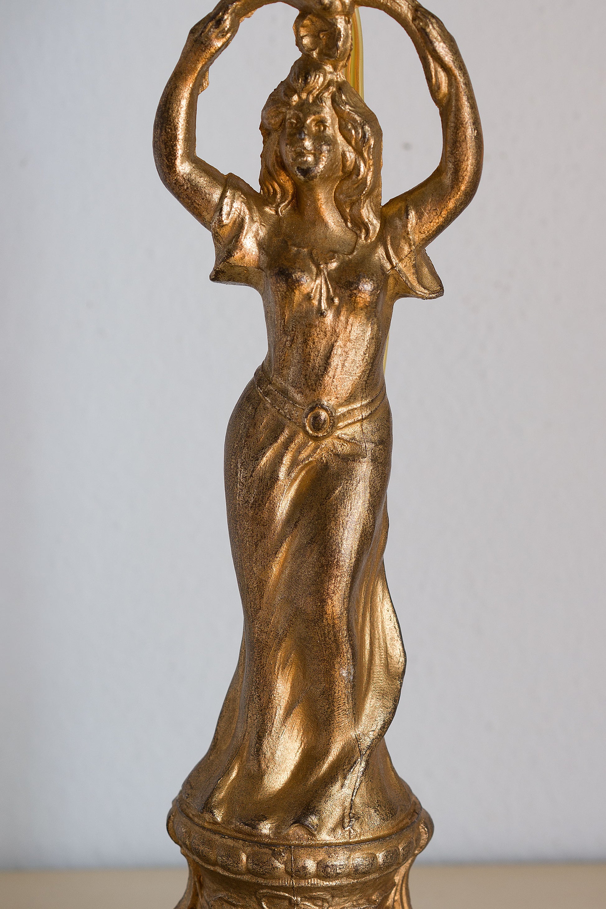 Antica lampada da tavolo art Nouveau (Liberty) primi'900 con globo di cristallo - Lo Stile Italiano