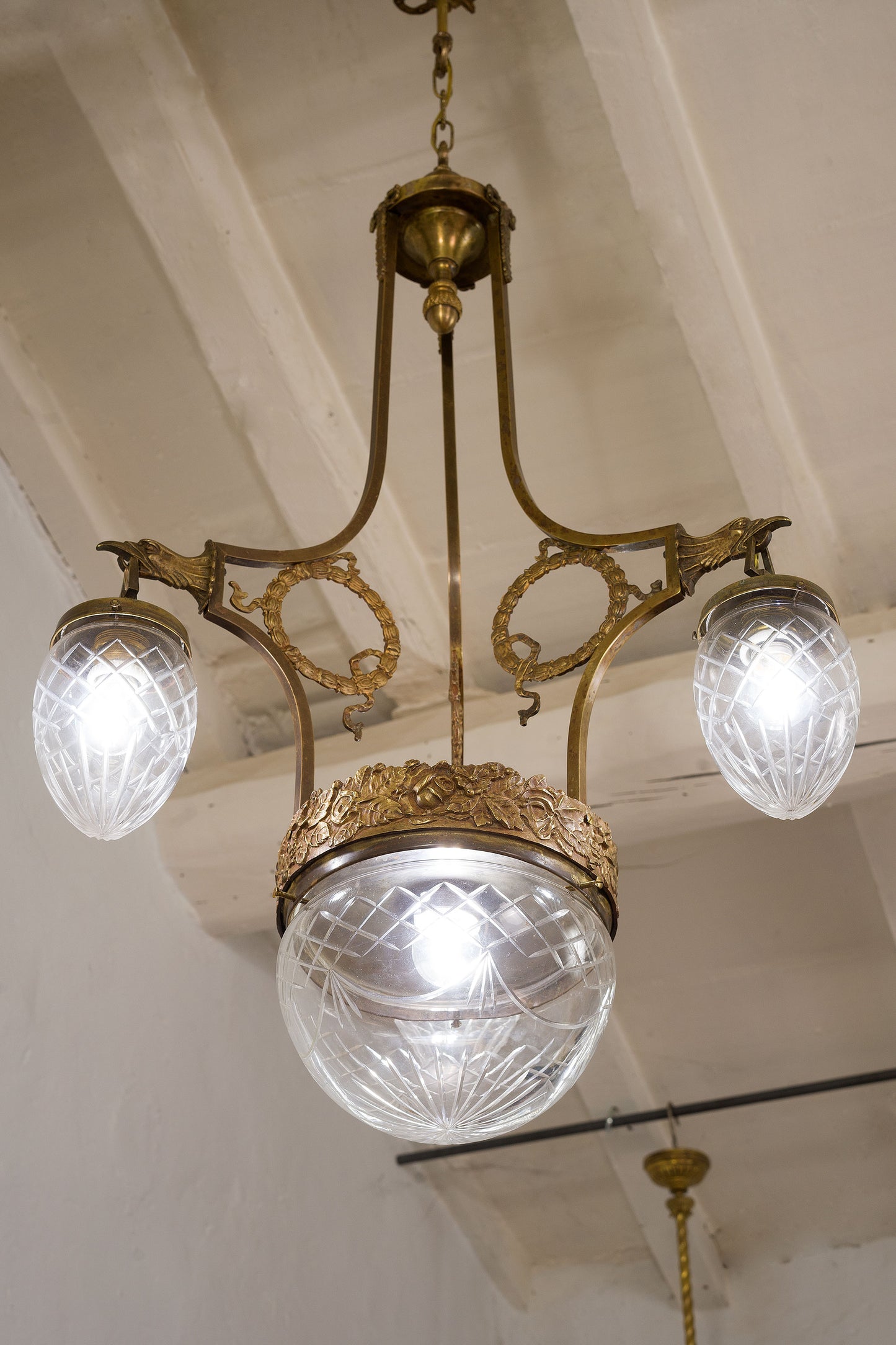 Antico lampadario Liberty (Art Nouveau), con globi di cristallo, Italia1920 - Lo Stile Italiano