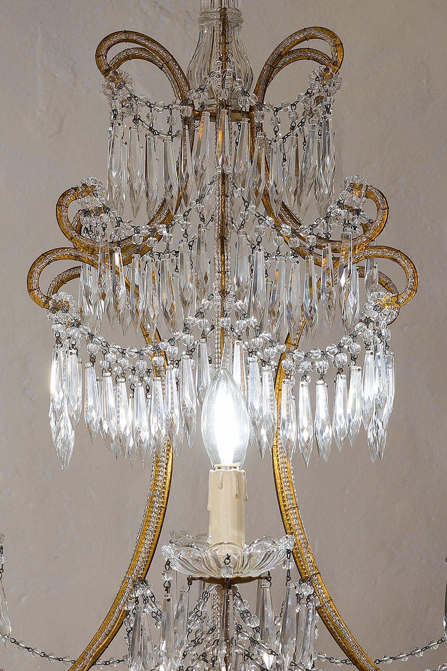 Lampadario Fiorentino a 6 Luci, in ferro dorato e gocce pendenti - Lo Stile Italiano