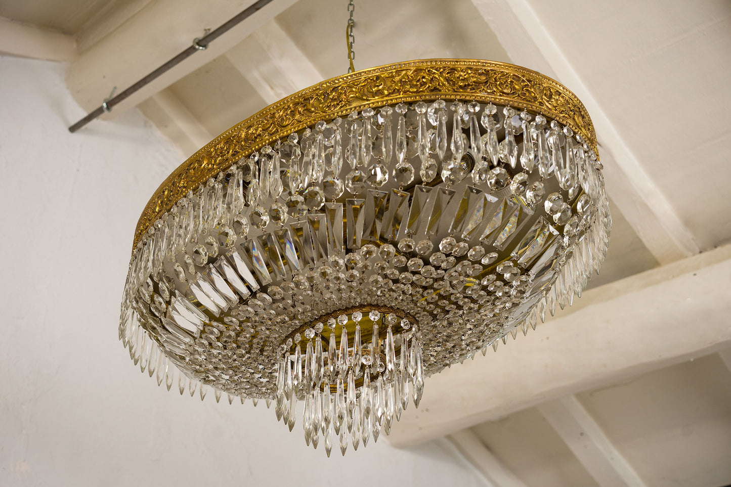 Antica plafoniera ovale in cristallo e ottone cesellato, 8 luci - Lampadario Vintage - Lo Stile Italiano