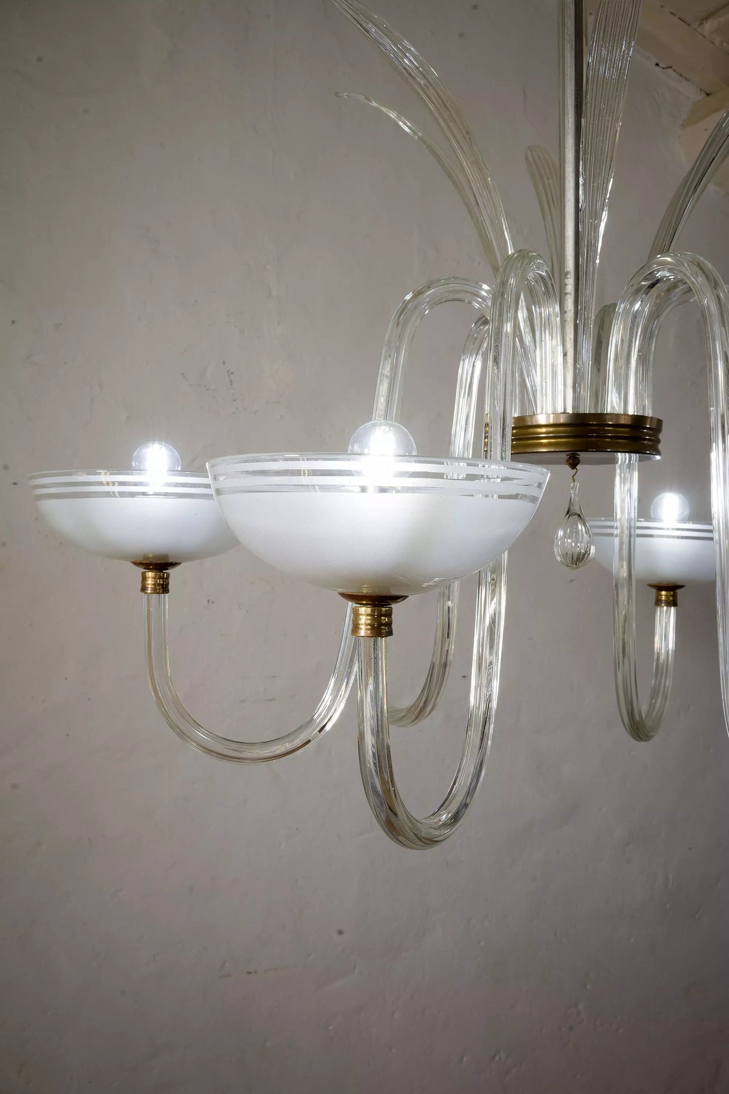 Lampadario di Murano composto da 6 lunghi bracci in vetro costolato| Lo Stile Italiano