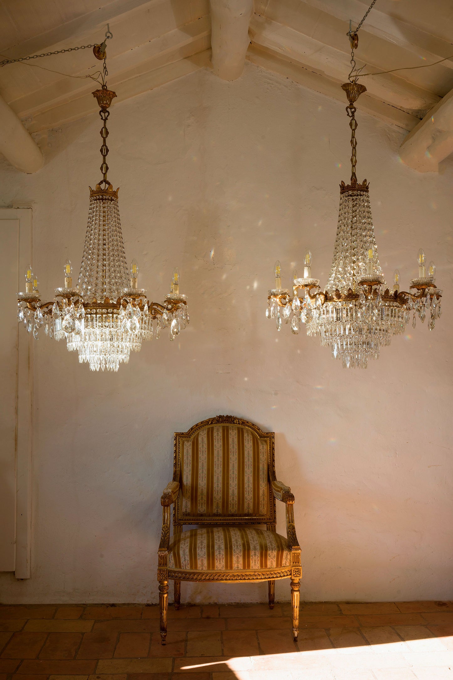 Coppia di lampadari Impero in cristallo a 12 Luci, vintage anni '50 - Lo Stile Italiano