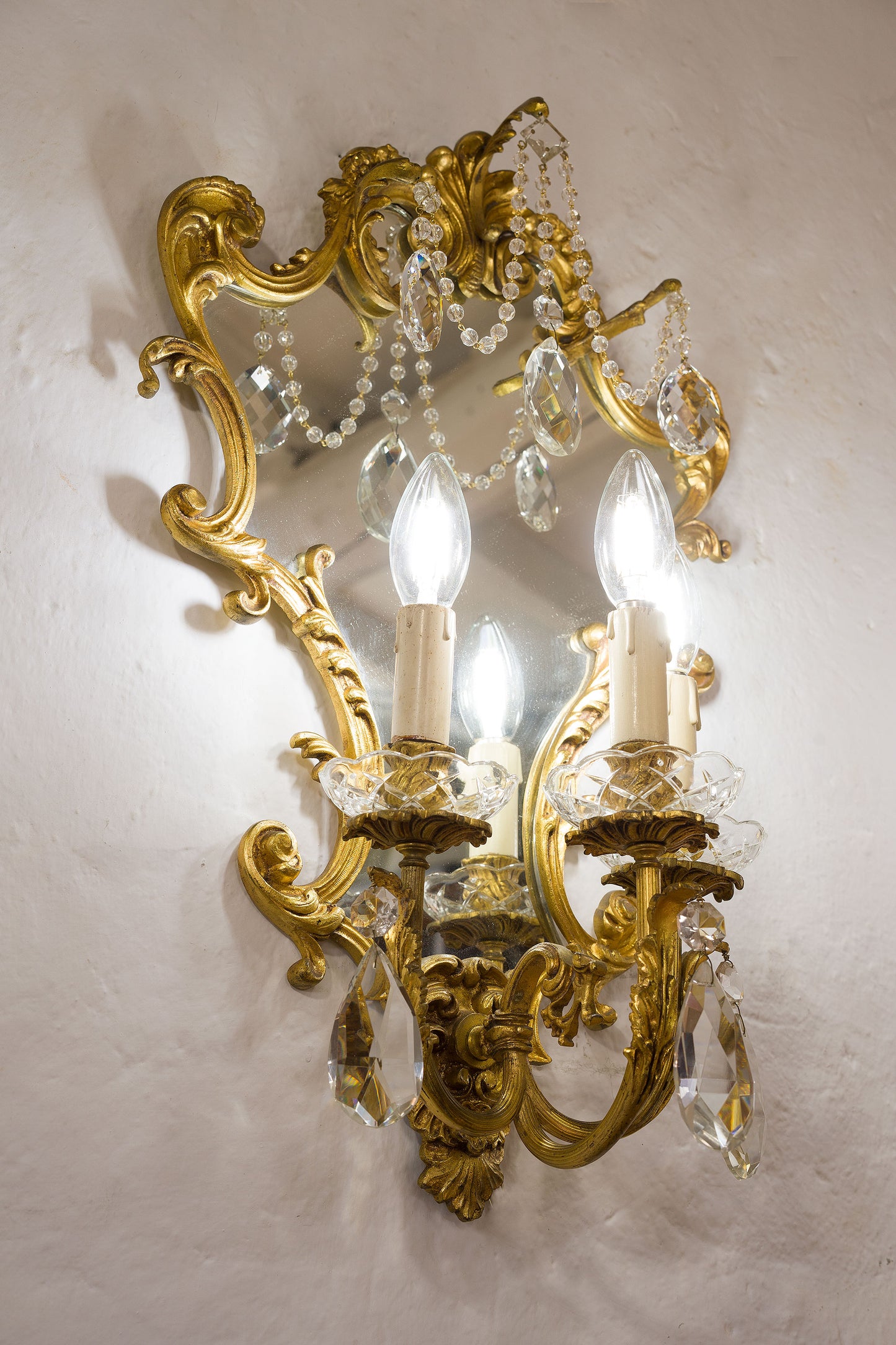 Coppia di Applique (lampade a Muro) con specchio, 3 luci, Stile Luigi XV - Lo Stile Italiano