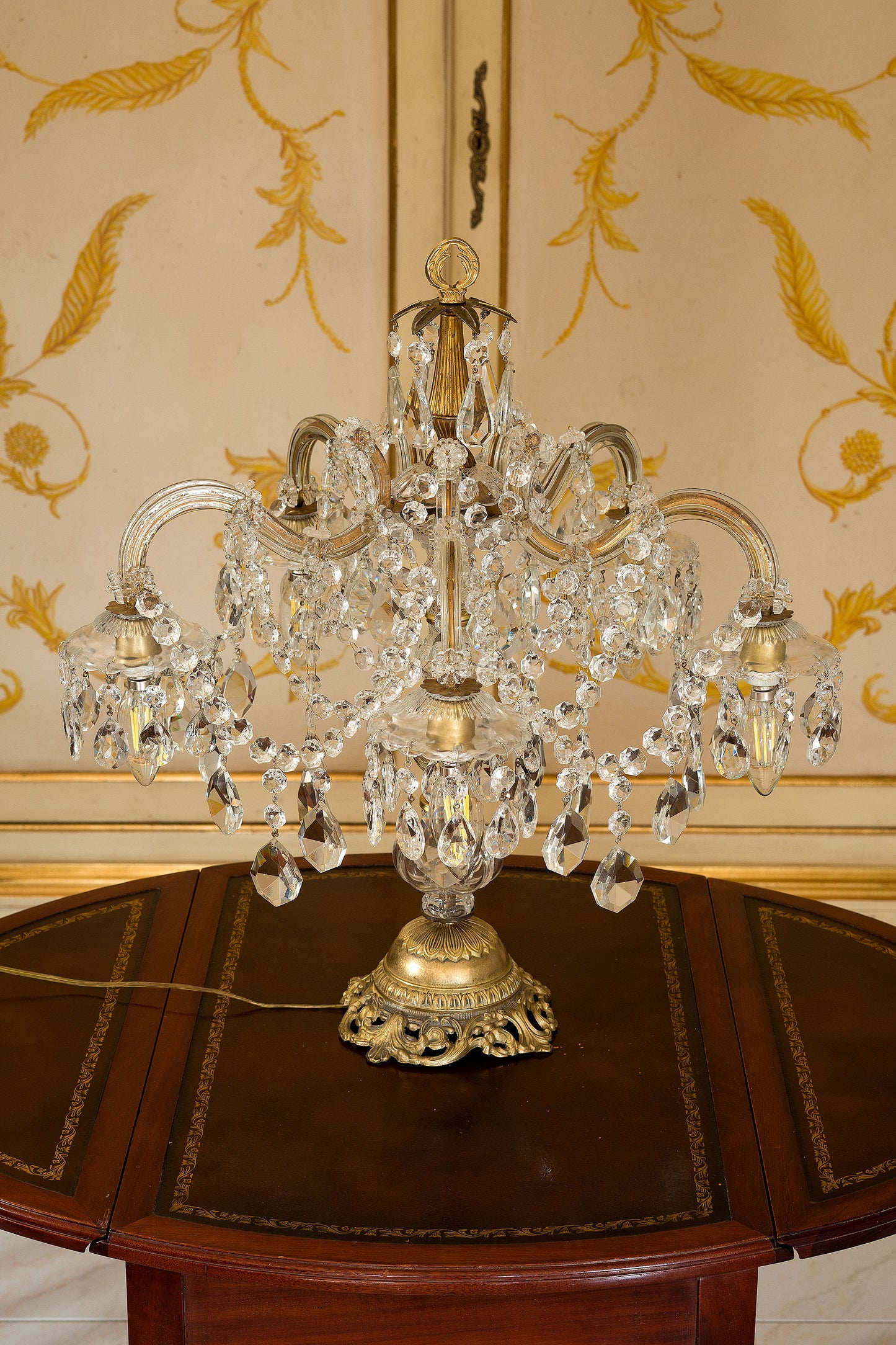 Grande Lampada da tavolo di cristallo Stile Maria Teresa, Periodo Anni '40/'50 - Lo Stile Italiano