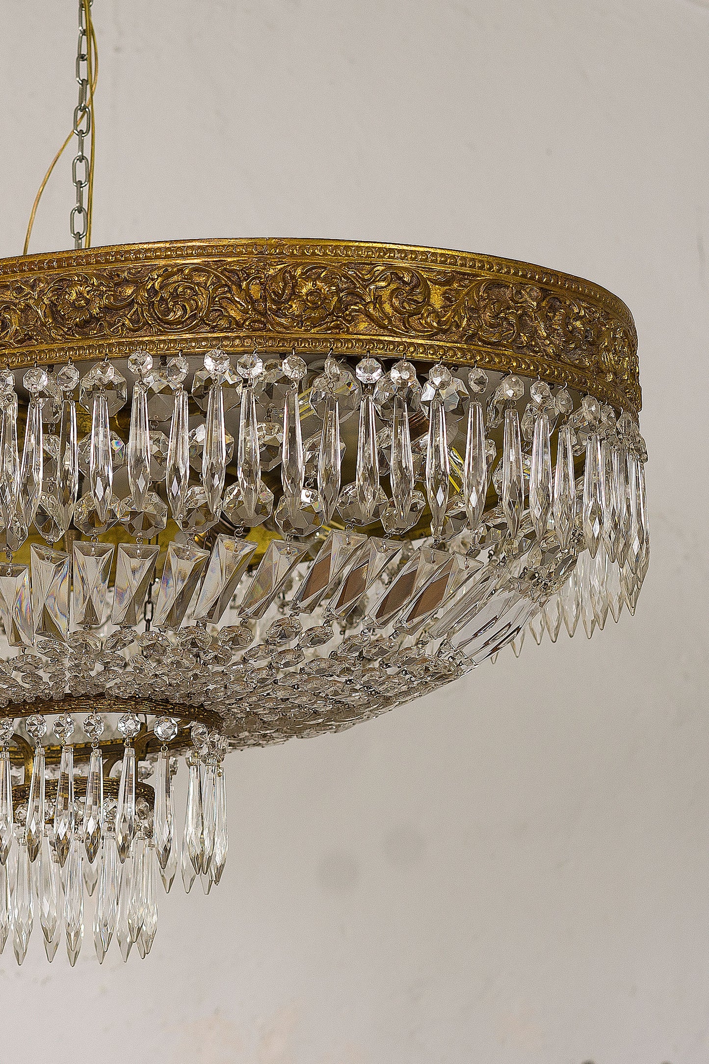Antica plafoniera ovale in cristallo e ottone cesellato, 8 luci - Lampadario Vintage - Lo Stile Italiano