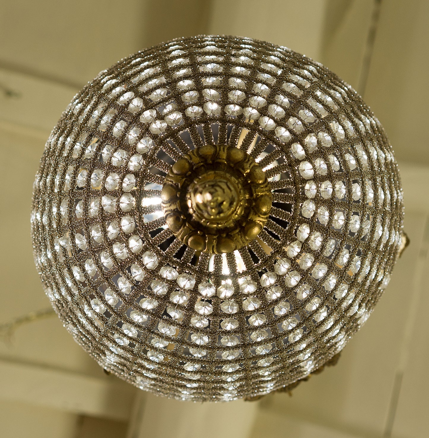 Lanterna Stile Impero vintage a forma di pigna, con fregi in Ottone Cesellato, 3 Luci - Lo Stile Italiano