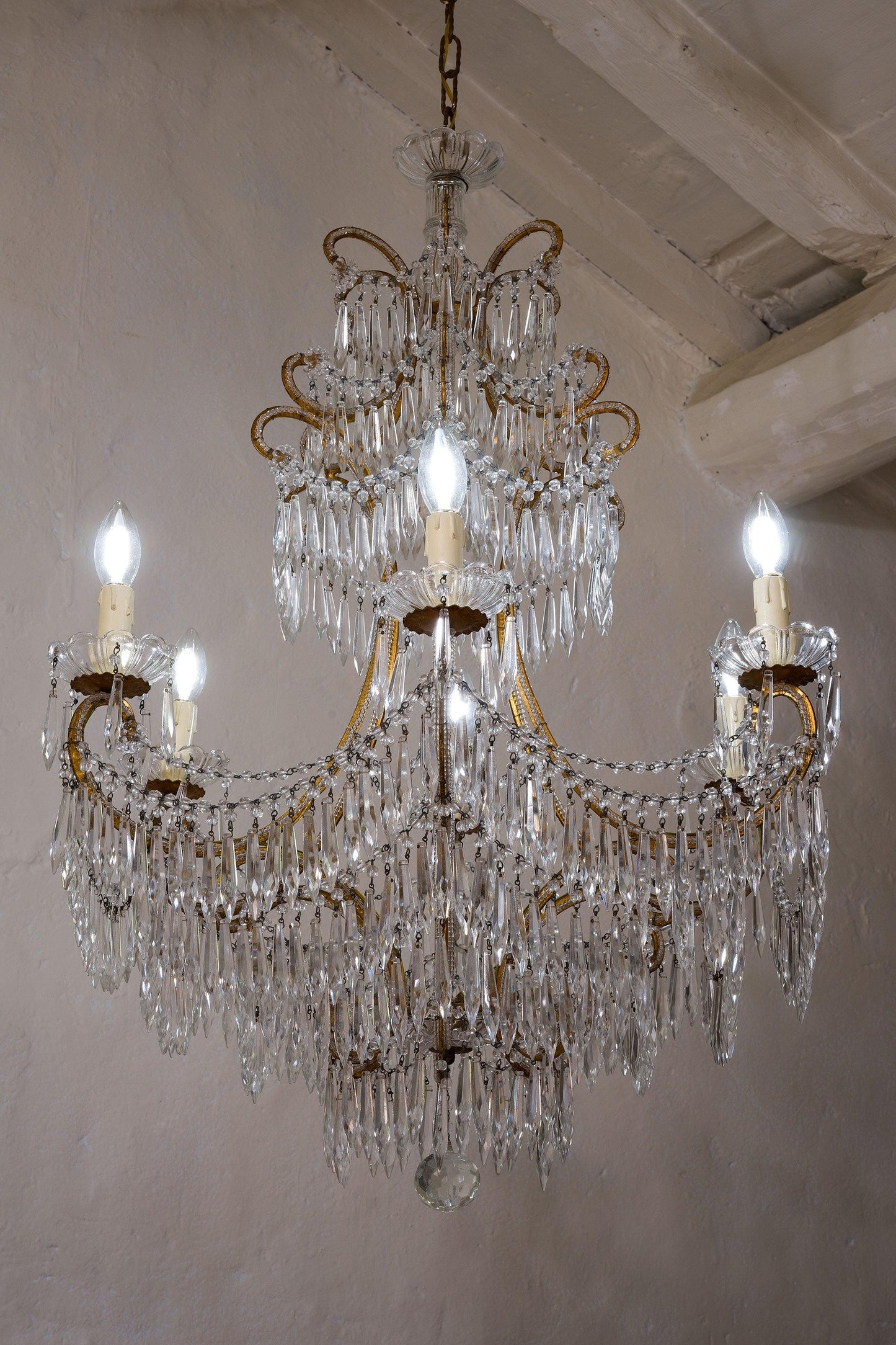 Lampadario Fiorentino a 6 Luci, in ferro dorato e gocce pendenti - Lo Stile Italiano