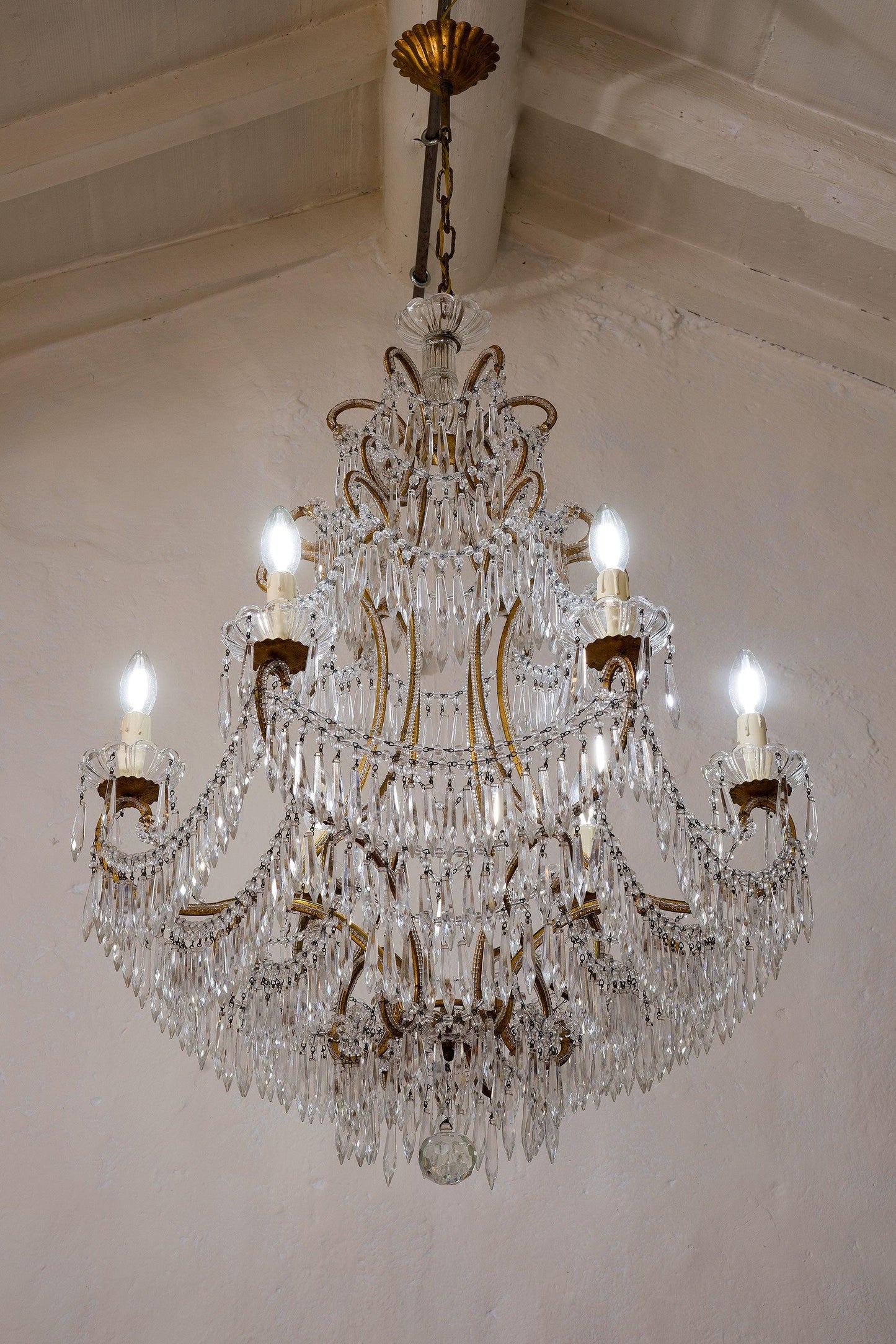 Lampadario Fiorentino a 6 Luci, in ferro dorato e gocce pendenti - Lo Stile Italiano
