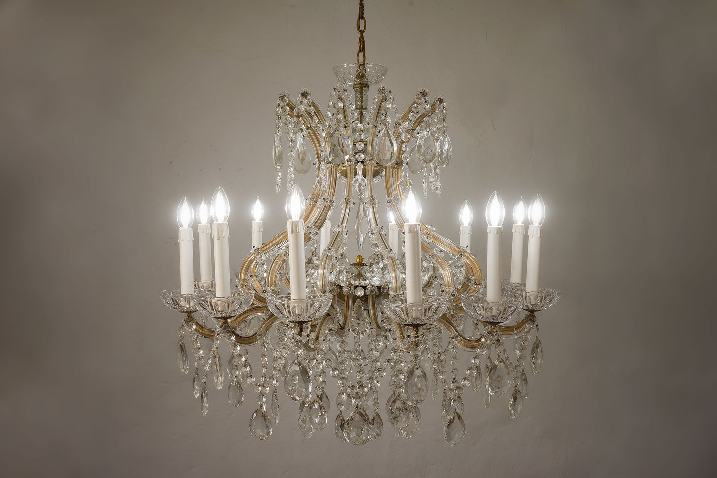 Grande lampadario Maria Teresa 12 Luci, con gocce pendenti, Italia anni '40 - Lo Stile Italiano