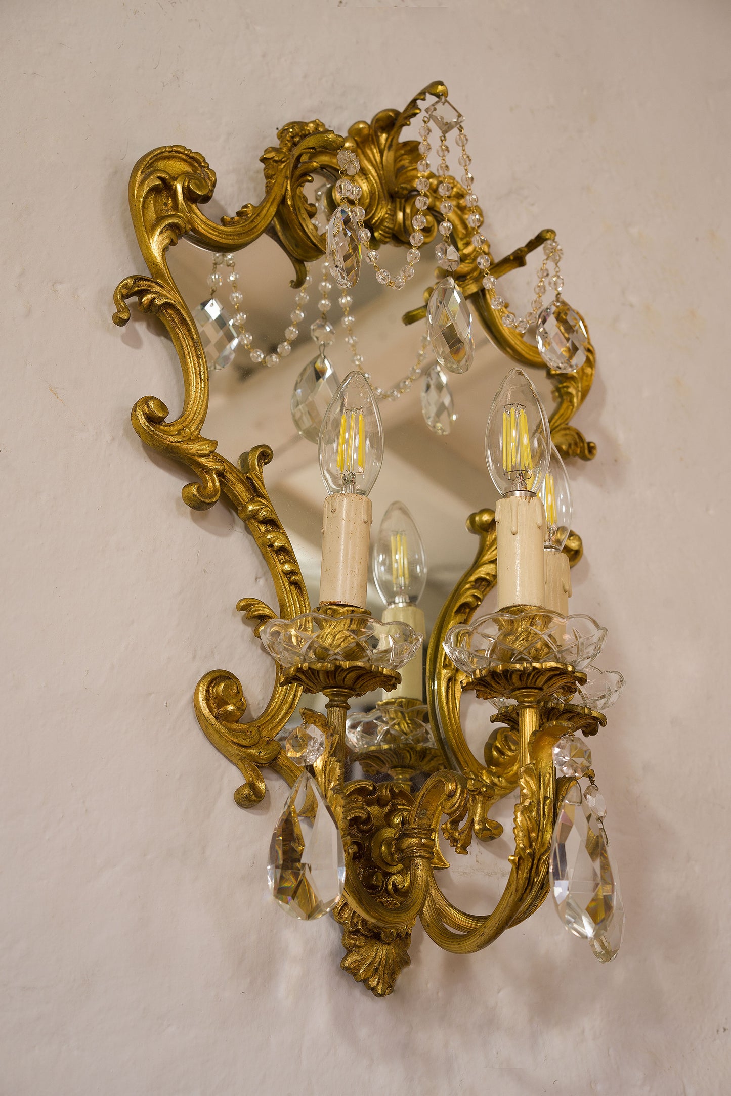 Coppia di Applique (lampade a Muro) con specchio, 3 luci, Stile Luigi XV - Lo Stile Italiano