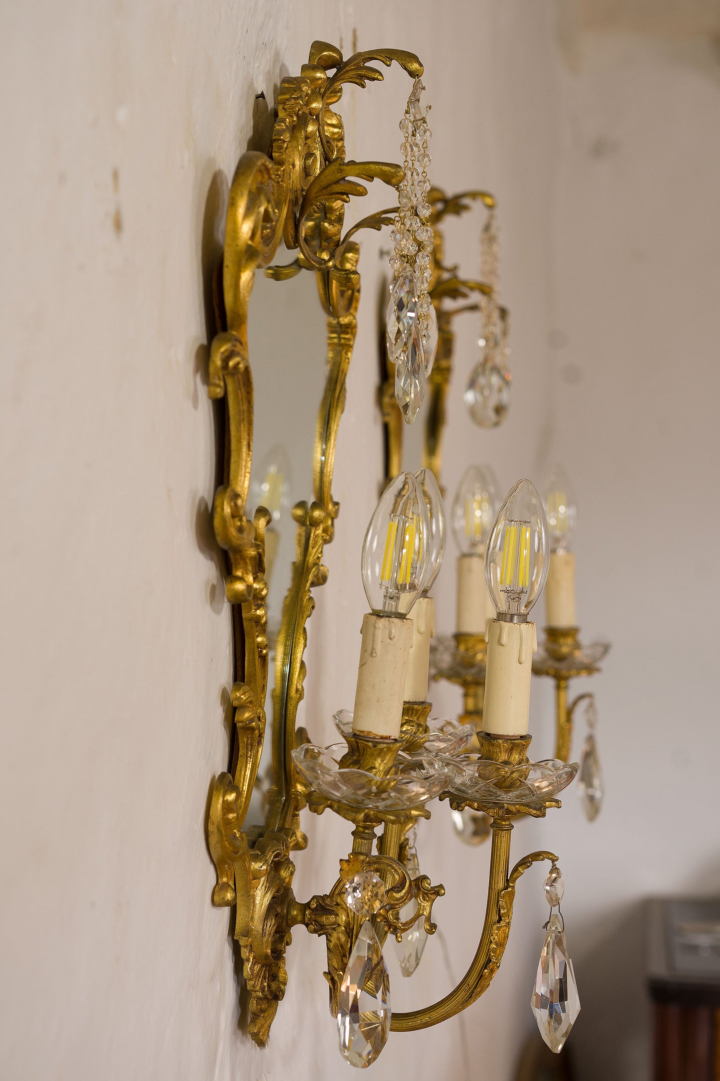 Coppia di Applique (lampade a Muro) con specchio, 3 luci, Stile Luigi XV - Lo Stile Italiano