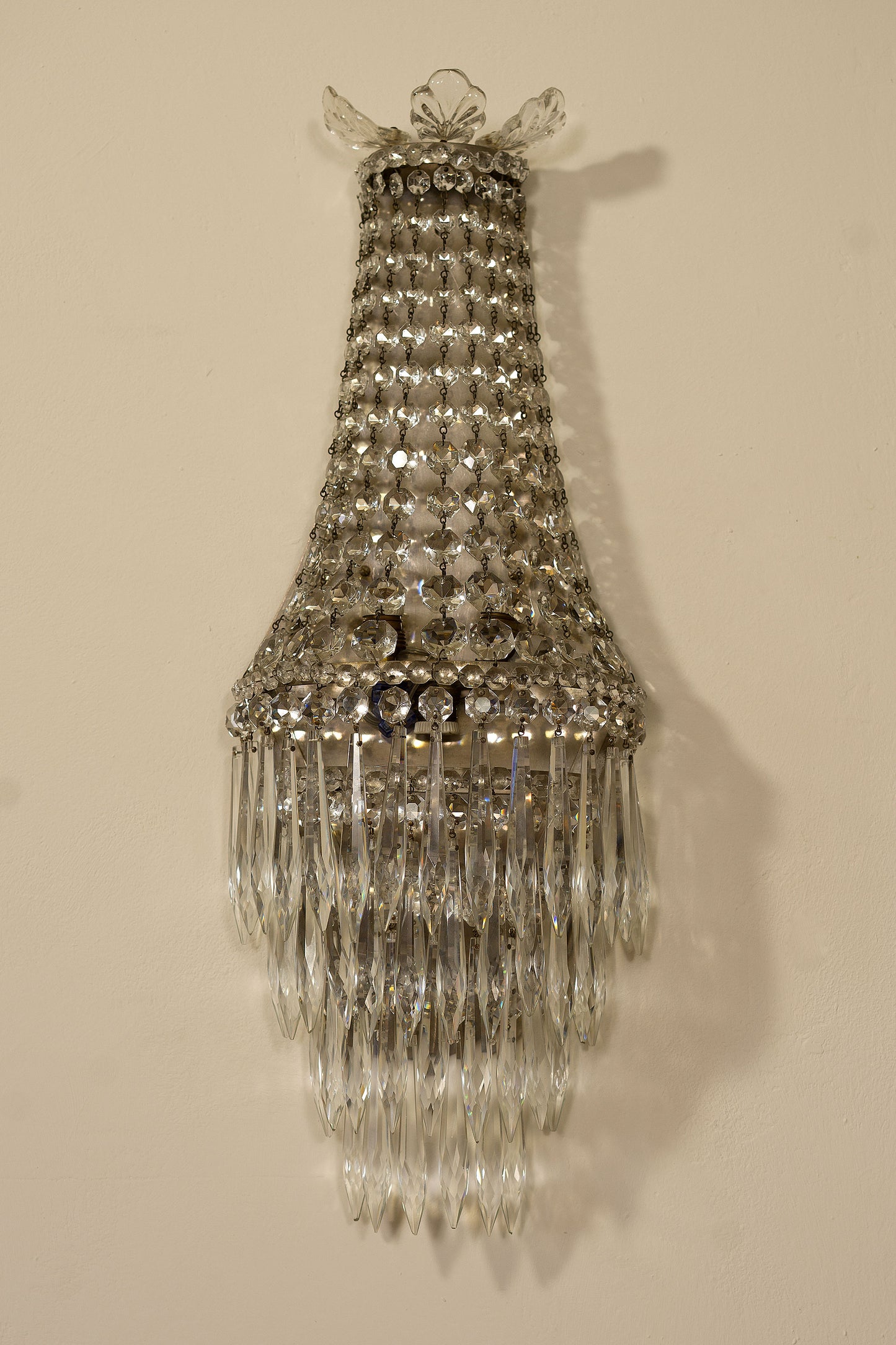 Coppia di applique stile Impero in cristallo di Boemia, 3 luci, Vintage anni '40 - Lo Stile Italiano