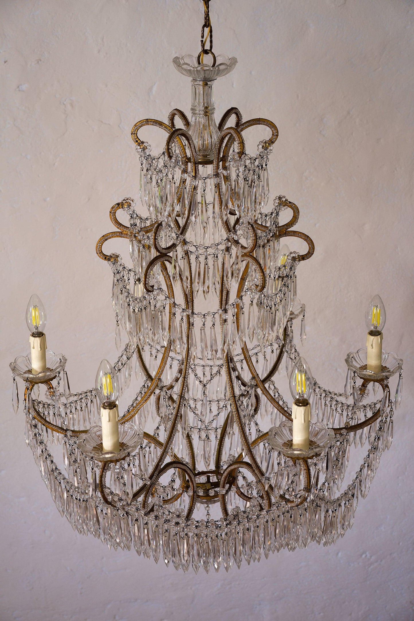 Lampadario Fiorentino a 6 Luci, in ferro dorato e gocce pendenti - Lo Stile Italiano