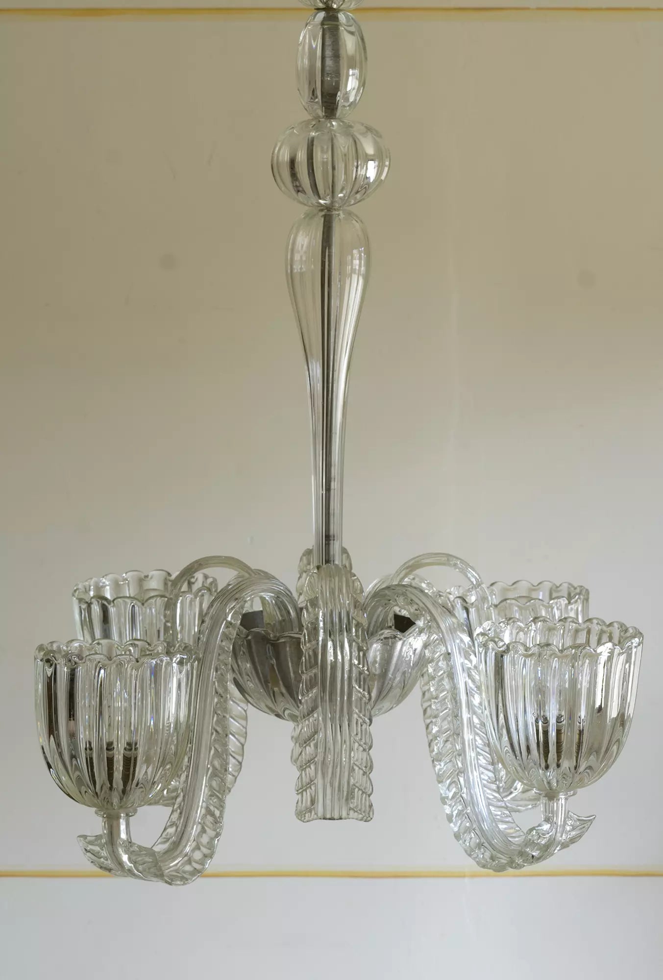 Lampadario Venini a quattro luci in vetro soffiato.| Lo Stile Italiano