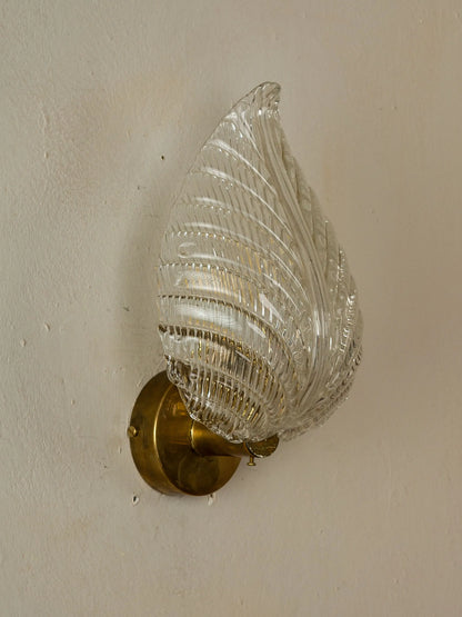 Restored vintage wall light in blown glass and brass  | Lo Stile Italiano