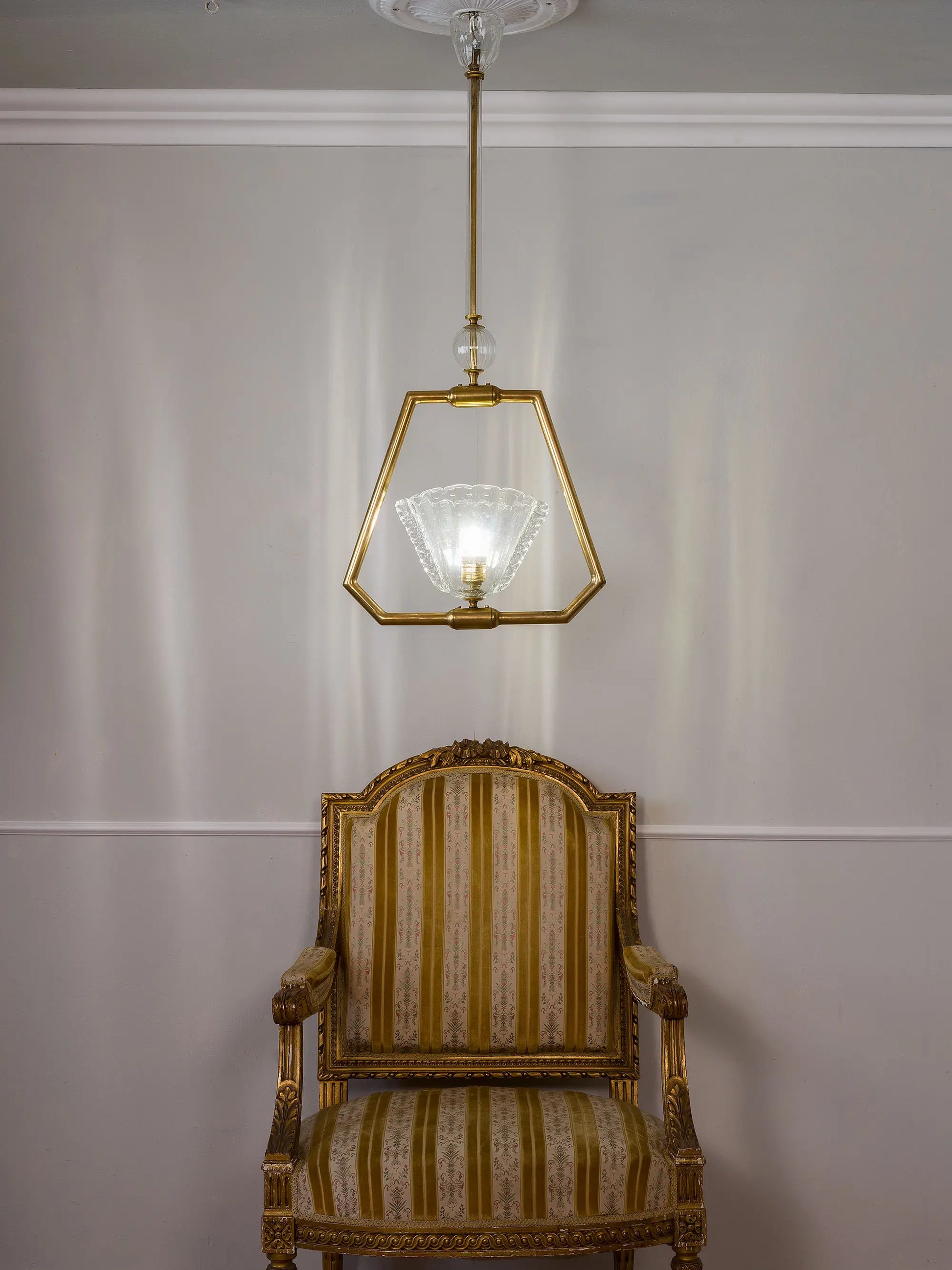 Lampadario in vetro soffiato di Murano con coppa centrale in vetro bullicante | Lo Stile Italiano